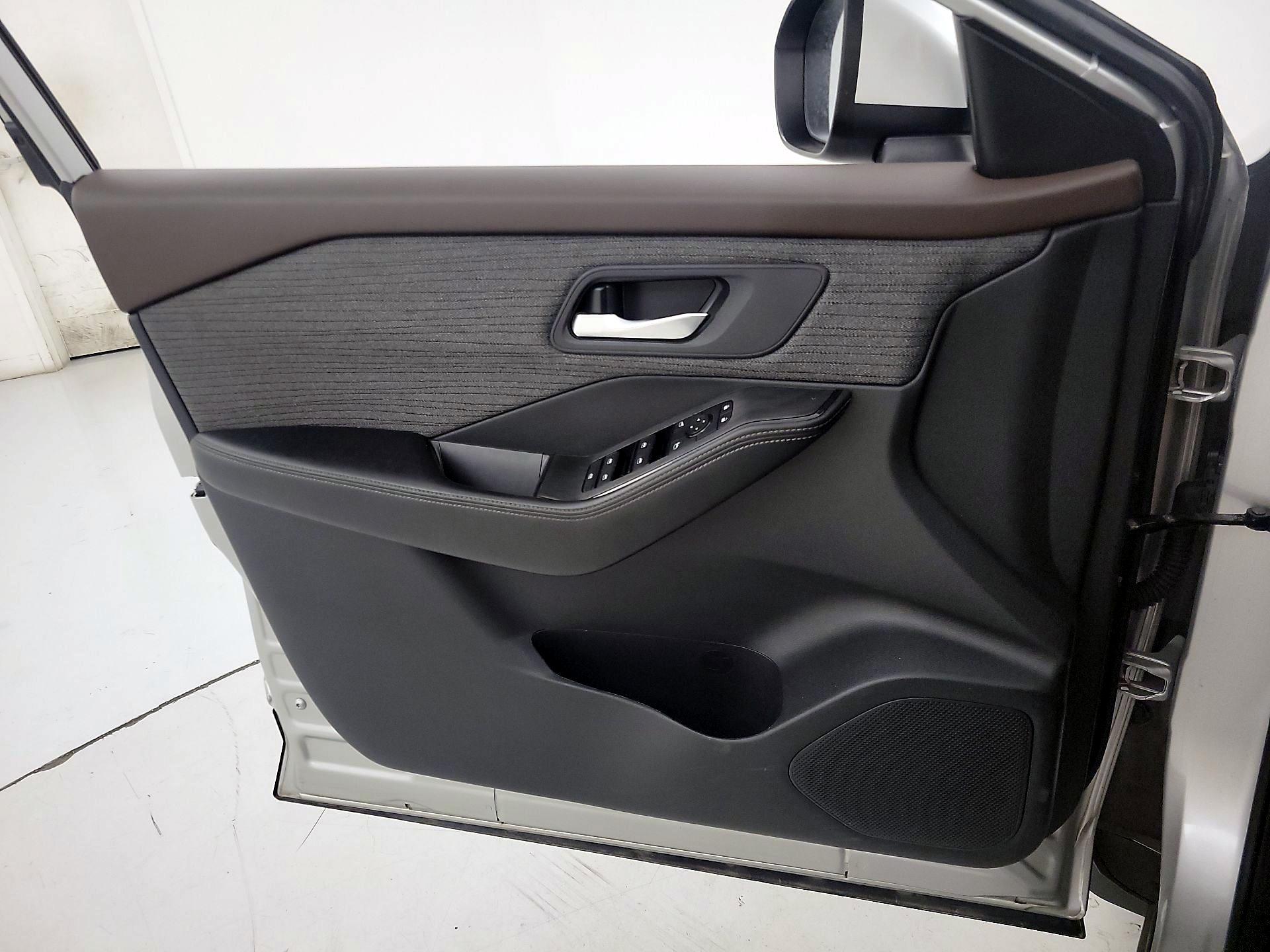 Thumbnail: 2023 Nissan Rogue - 12