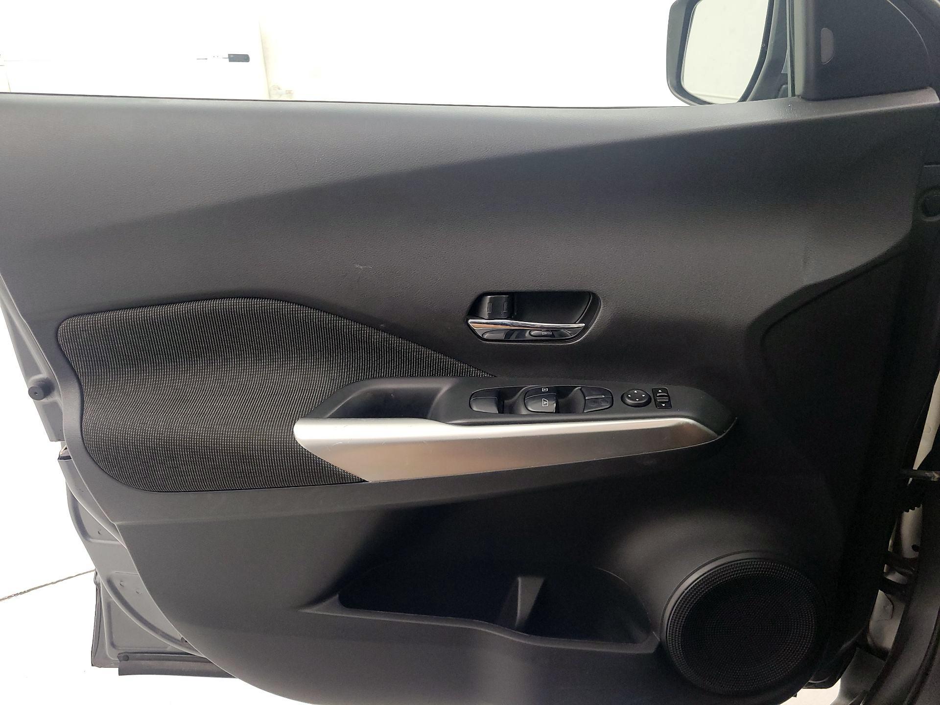 Thumbnail: 2018 Nissan Kicks - 12