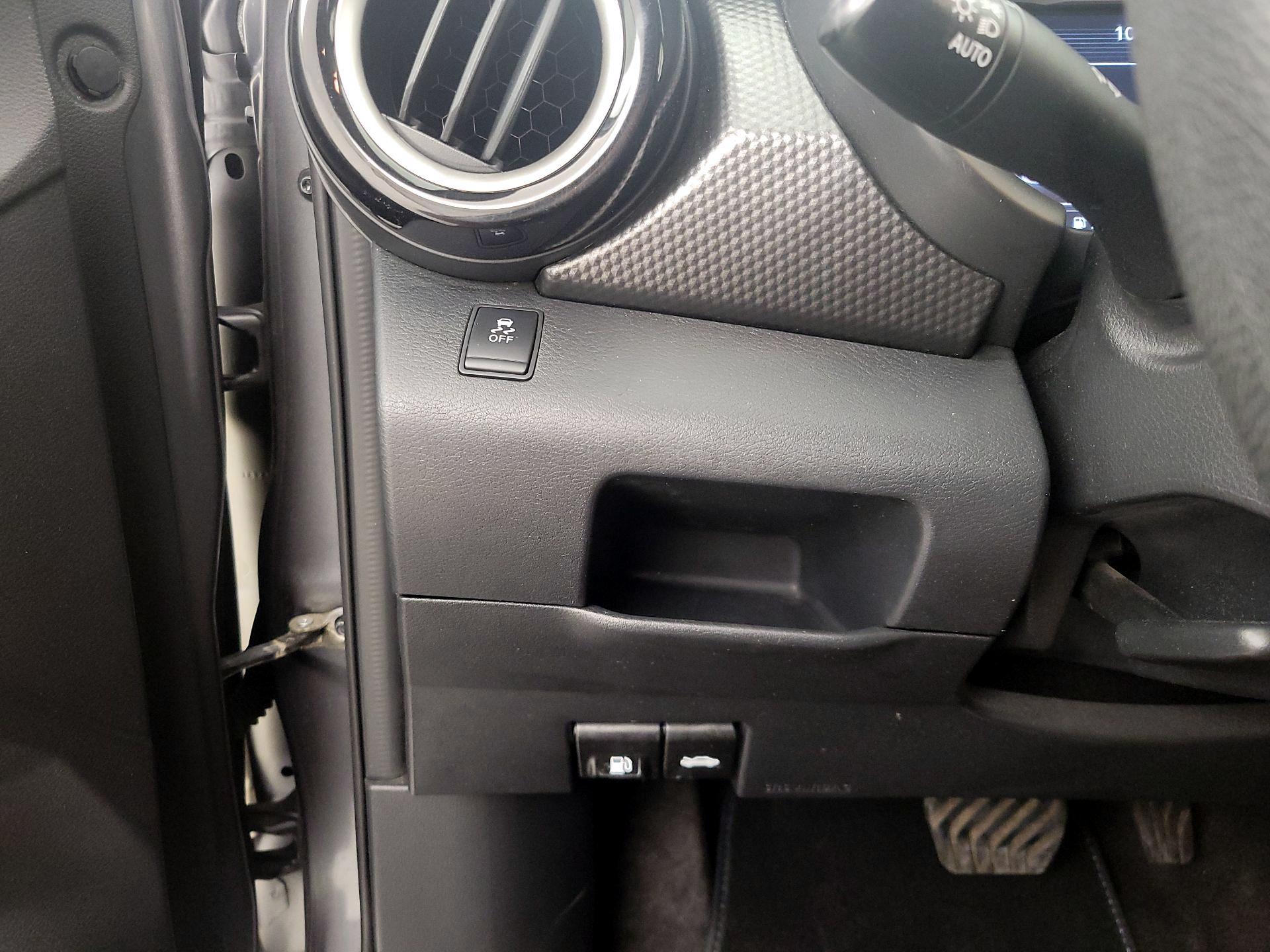 Thumbnail: 2018 Nissan Kicks - 13