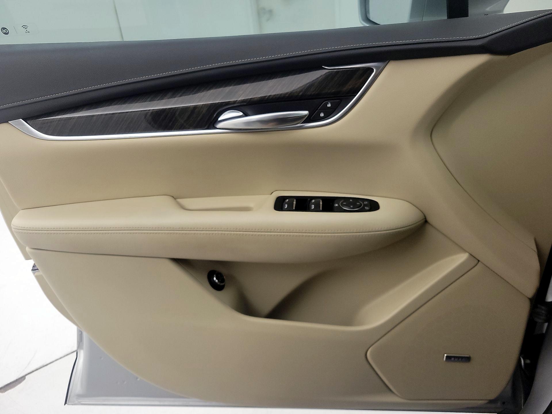 Thumbnail: 2019 Cadillac XT5 - 12