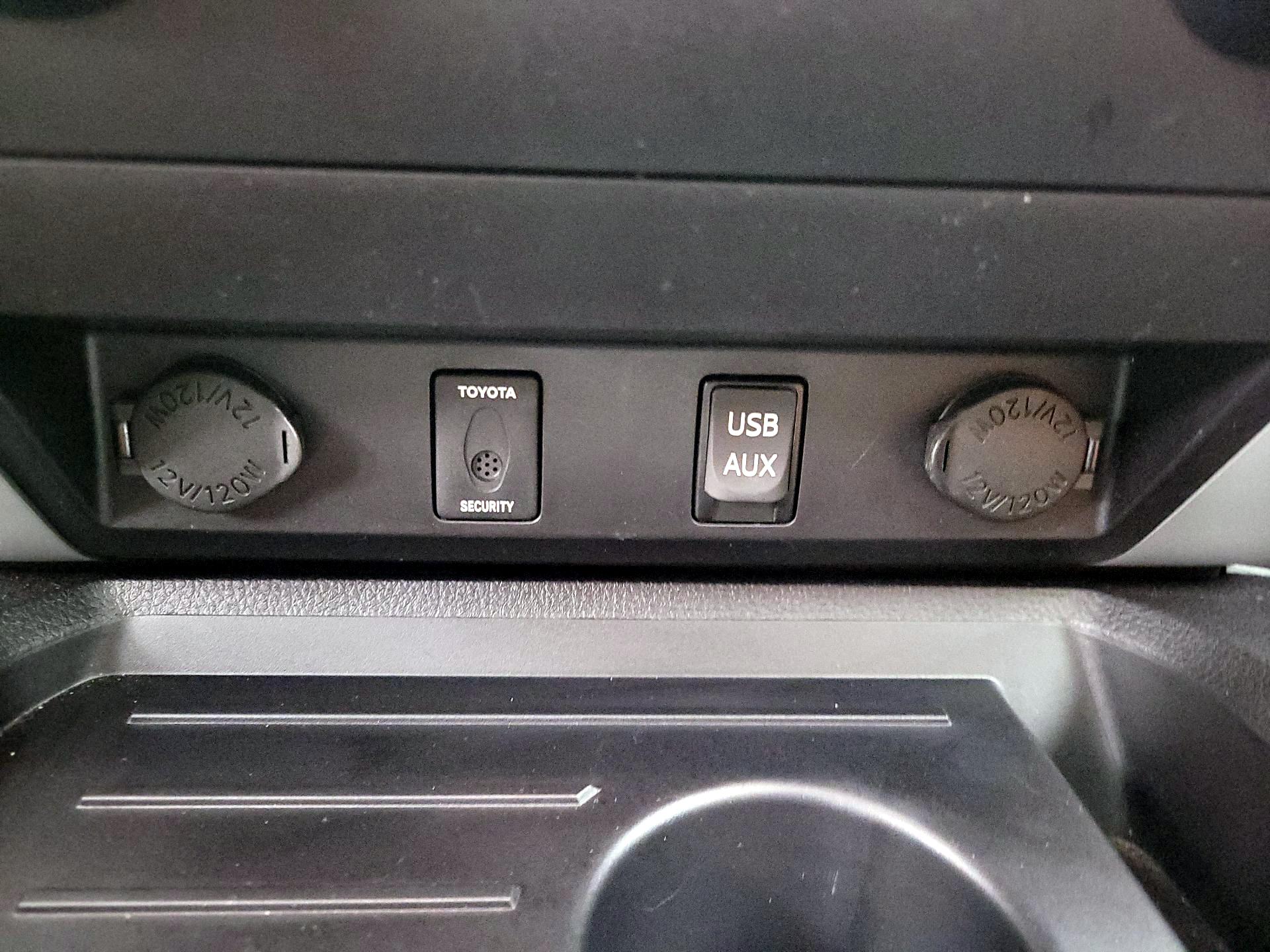 Thumbnail: 2015 Toyota Tundra - 19