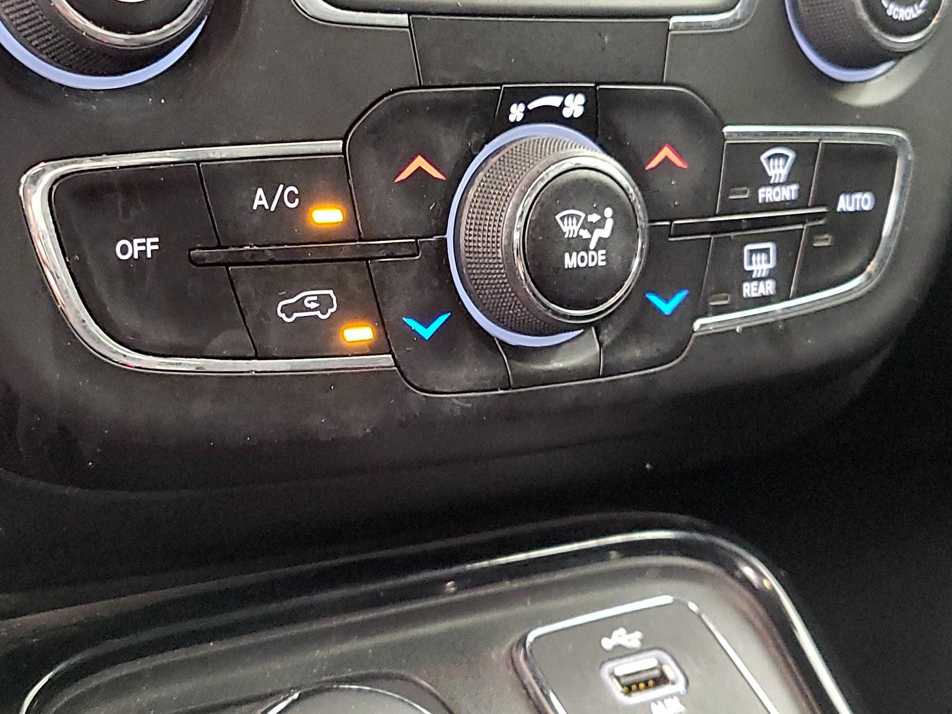 Thumbnail: 2018 Jeep Compass - 17