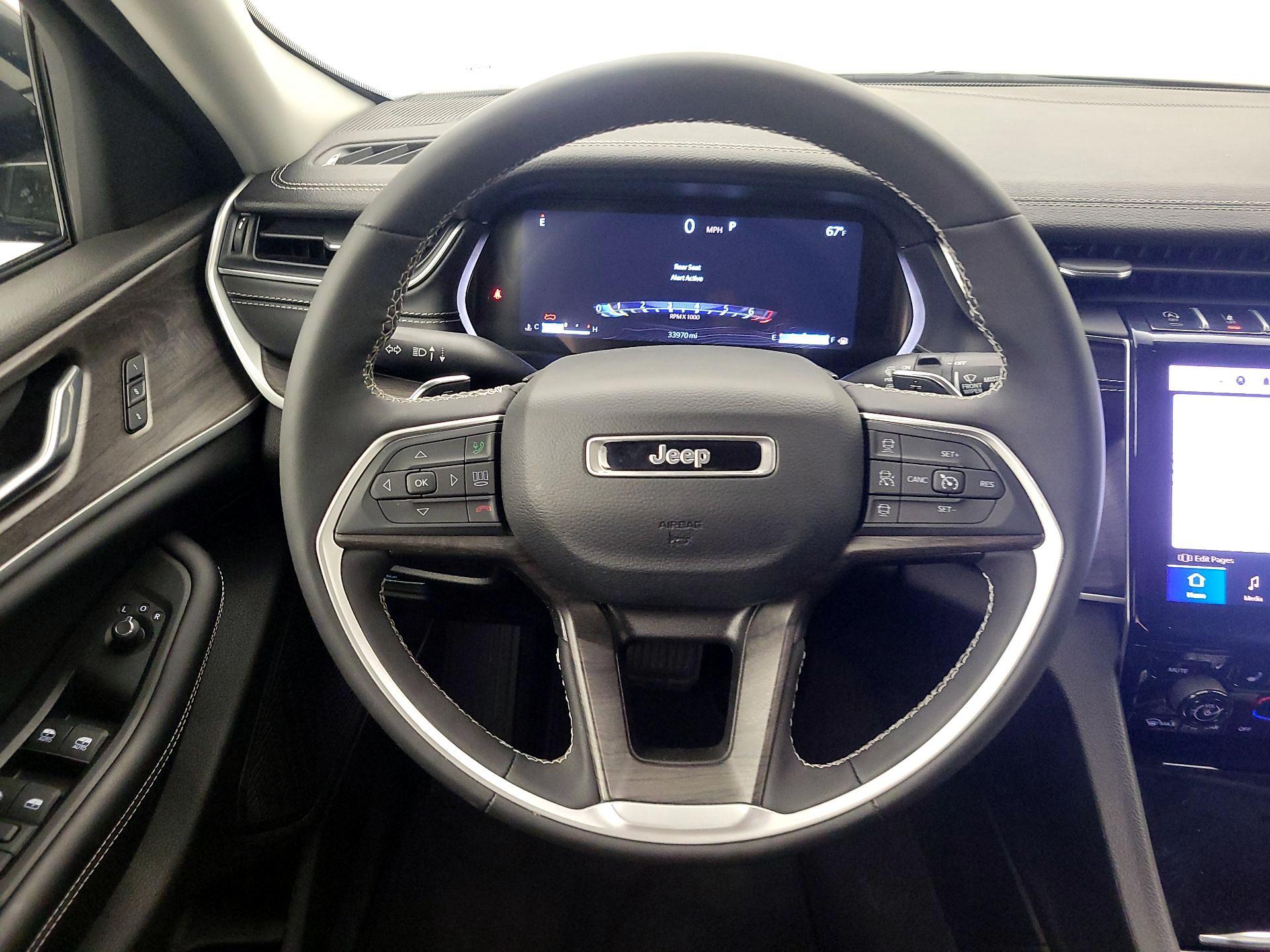 Thumbnail: 2023 Jeep Grand Cherokee - 10