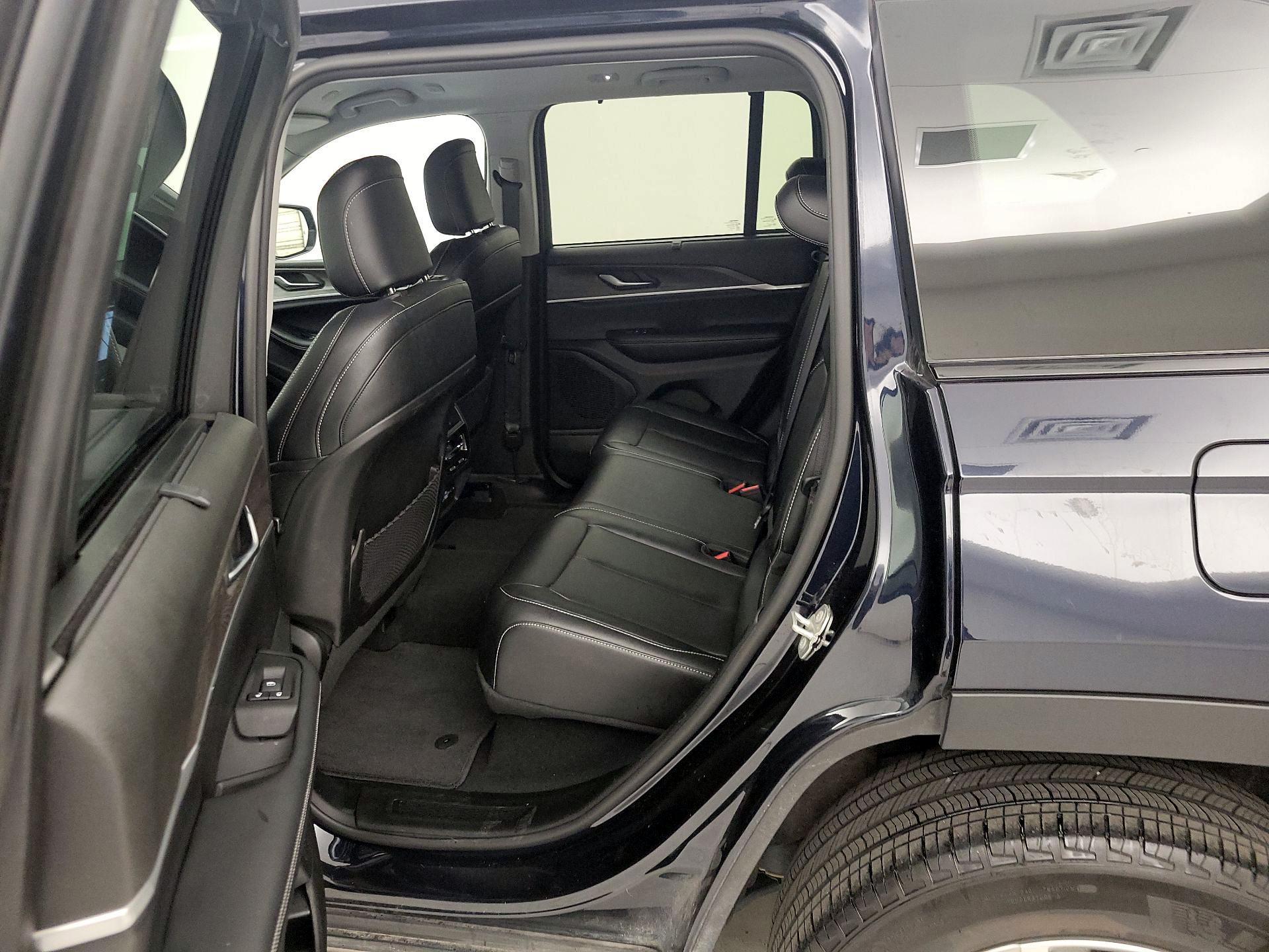 Thumbnail: 2023 Jeep Grand Cherokee - 20
