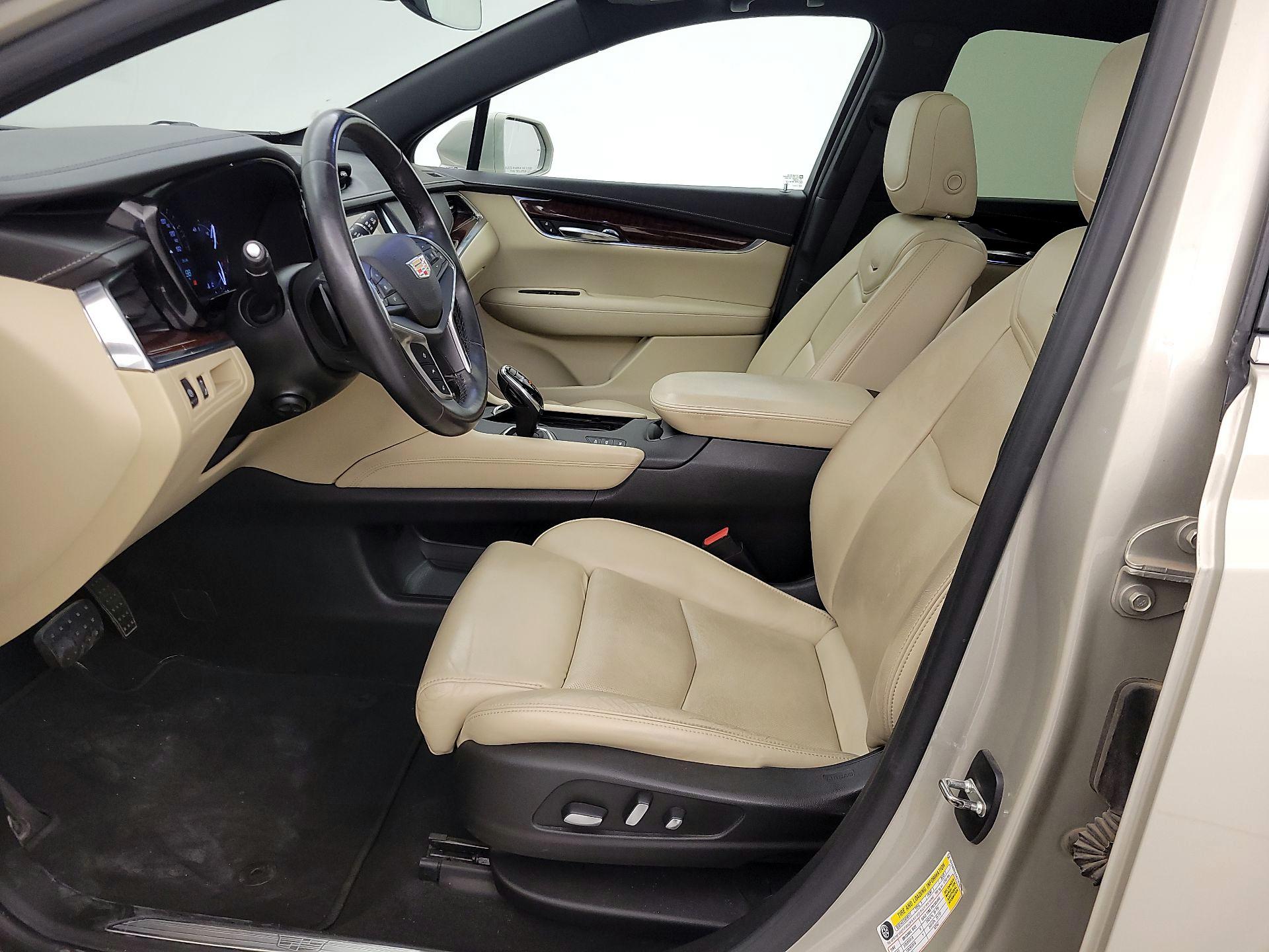 Thumbnail: 2017 Cadillac XT5 - 11