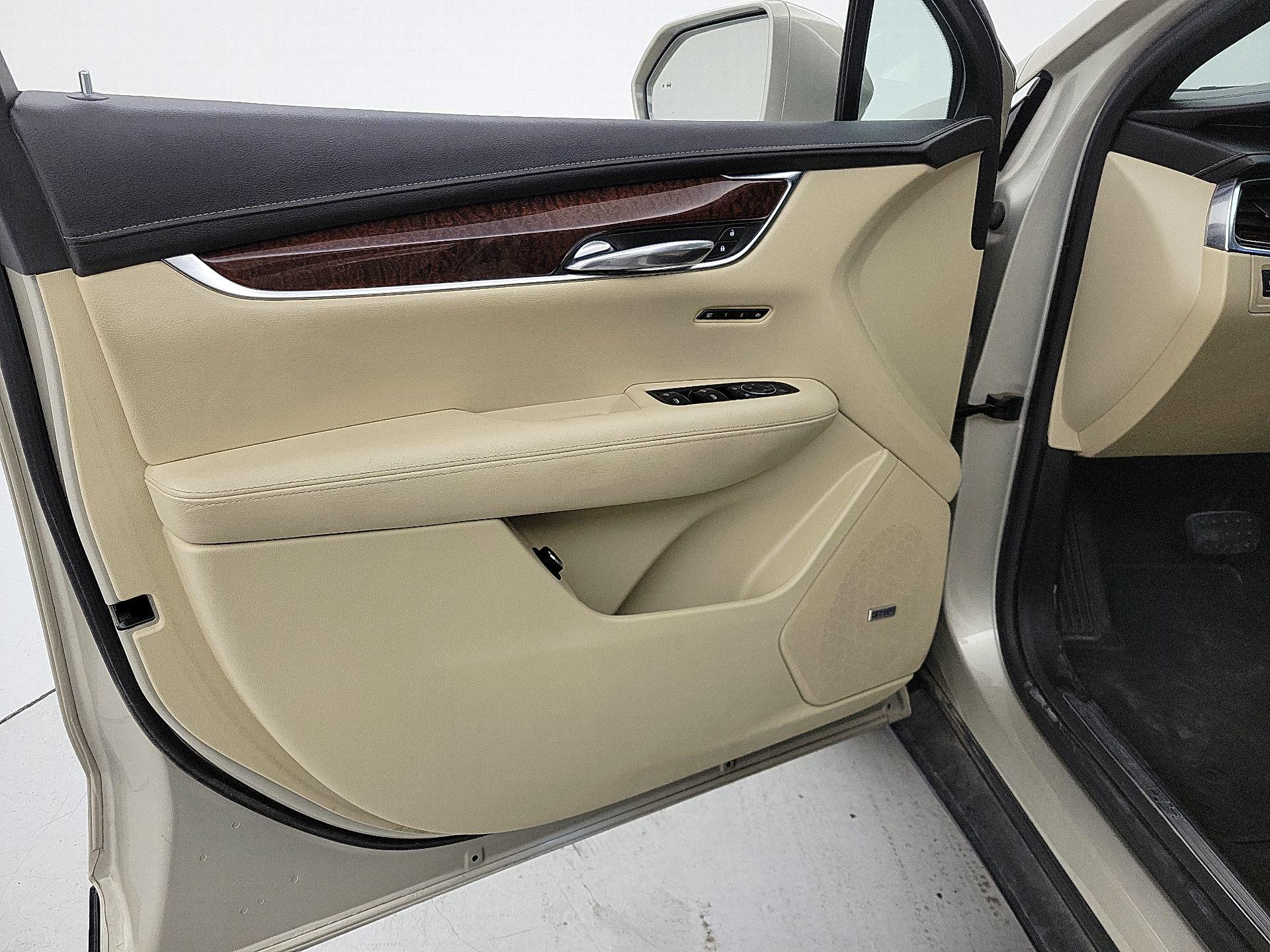 Thumbnail: 2017 Cadillac XT5 - 12