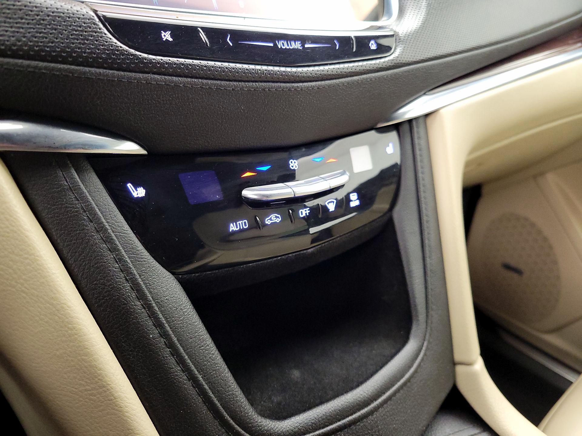 Thumbnail: 2017 Cadillac XT5 - 16