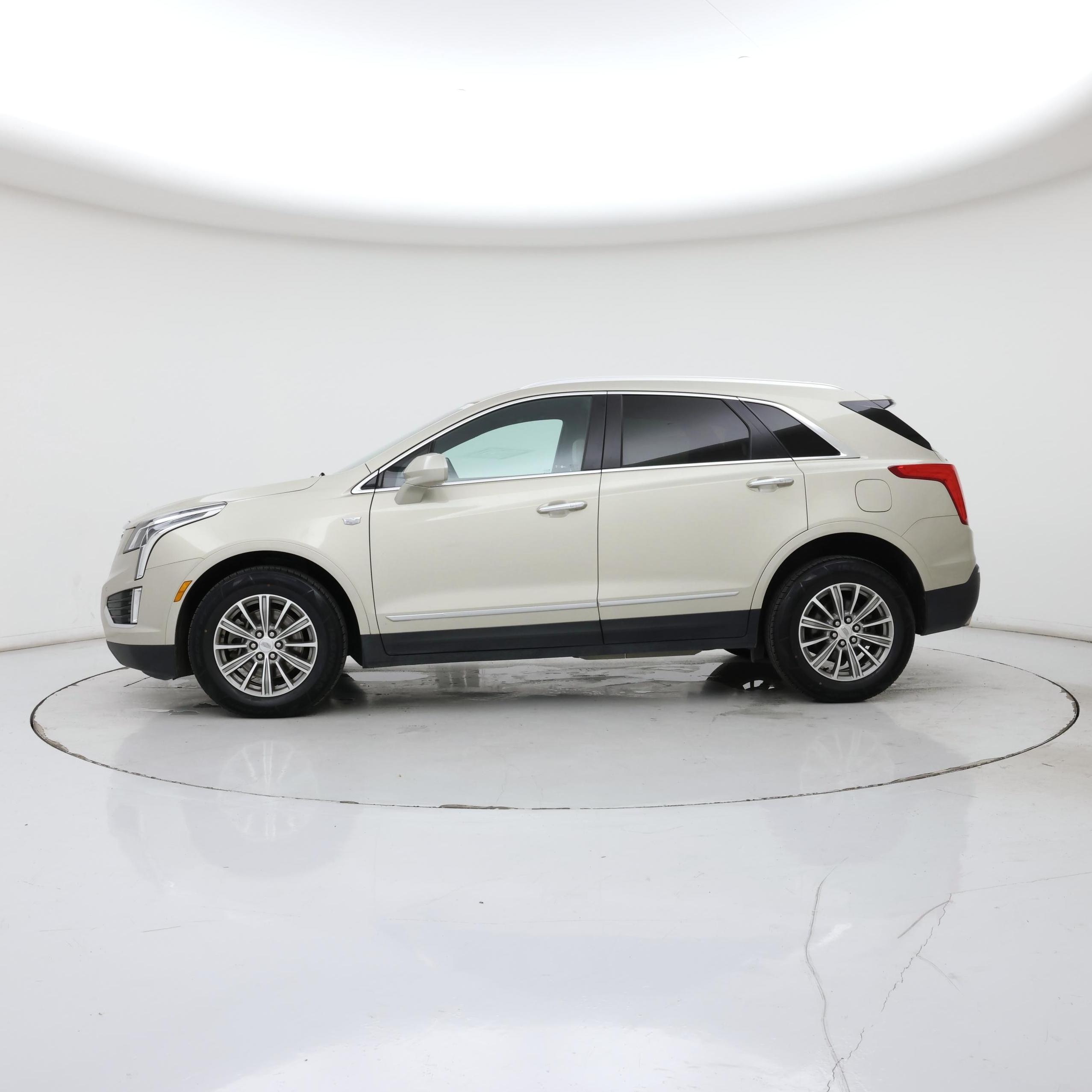 Thumbnail: 2017 Cadillac XT5 - 3