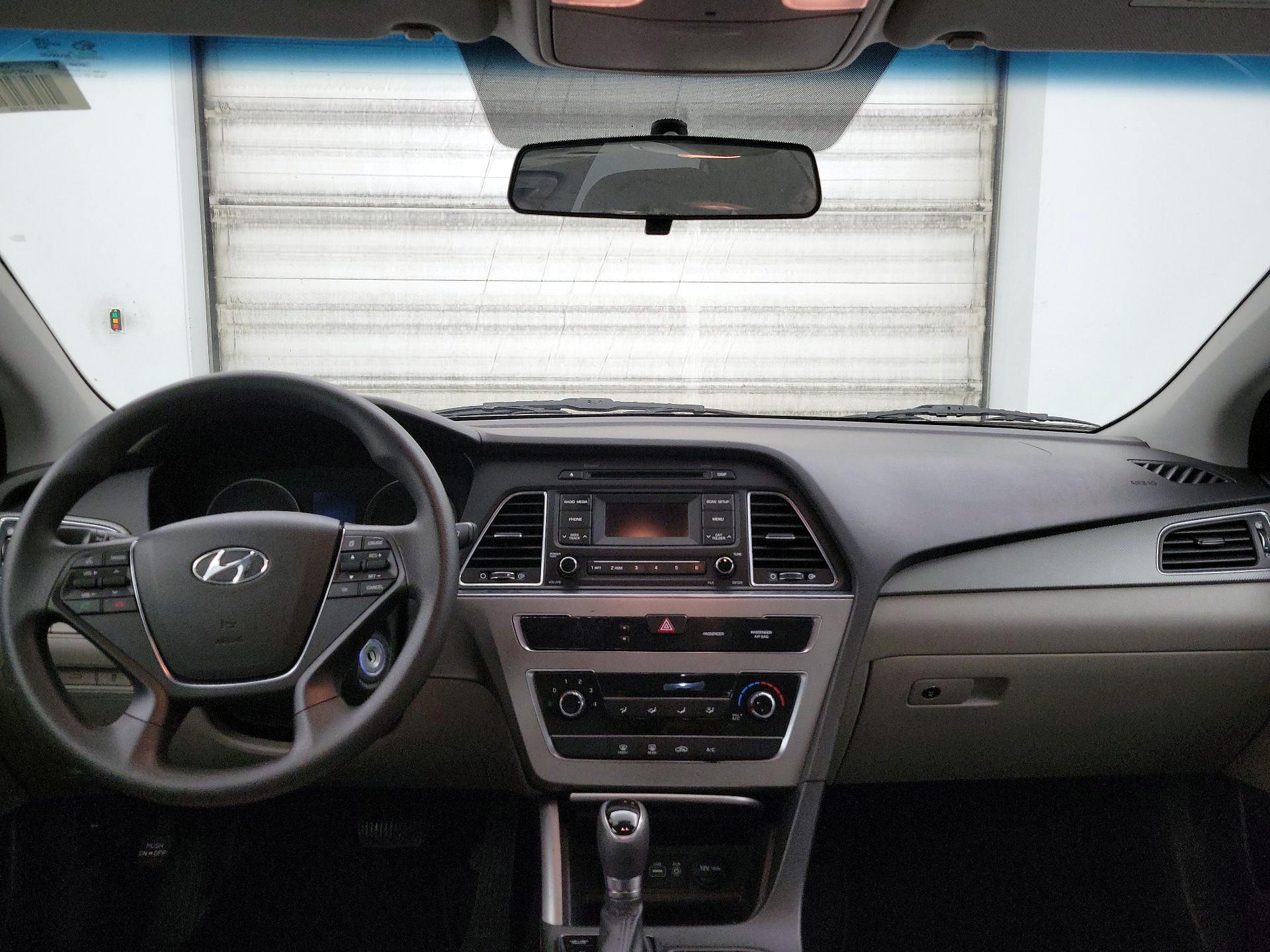 Thumbnail: 2015 Hyundai Sonata - 9