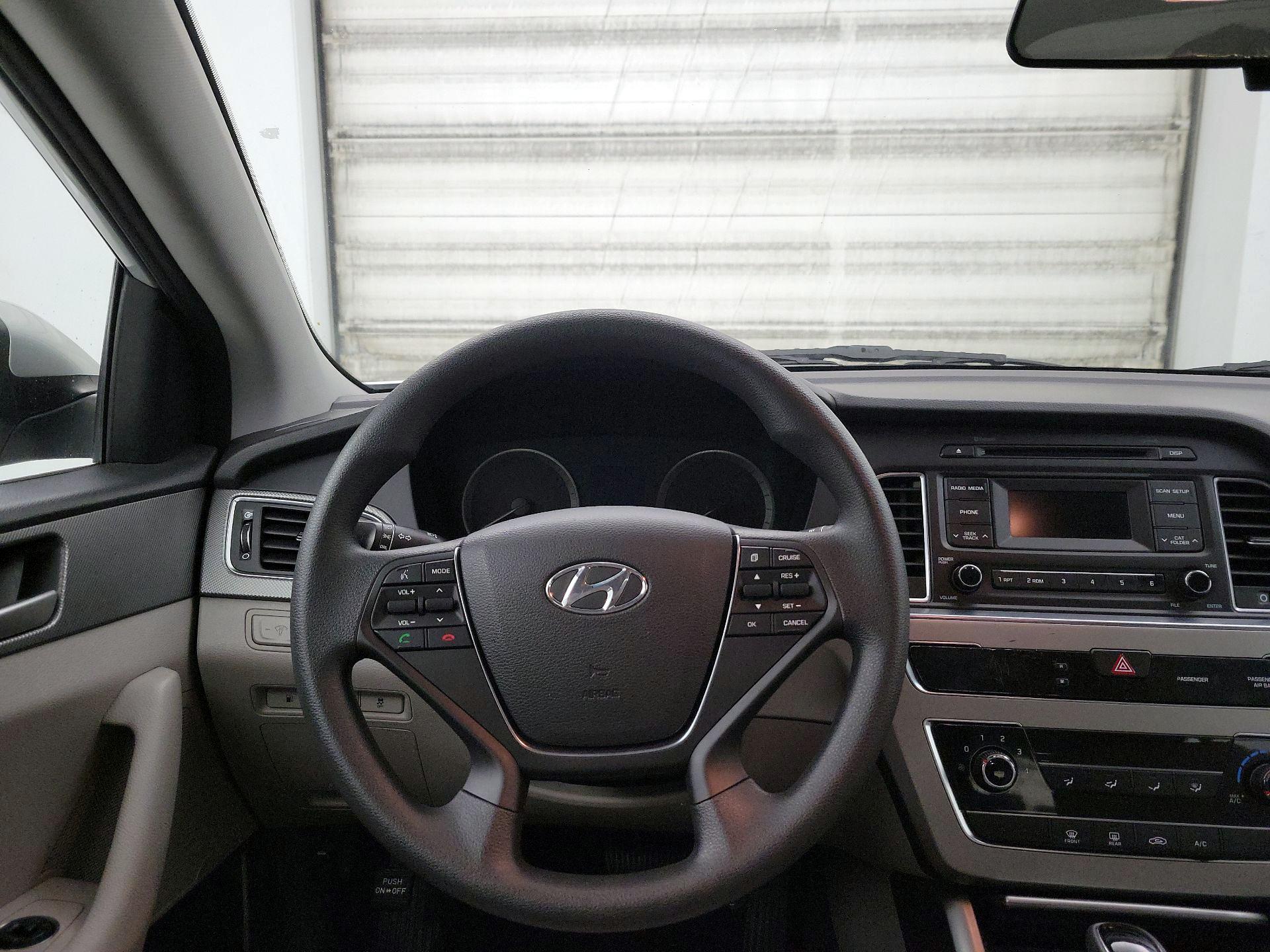 Thumbnail: 2015 Hyundai Sonata - 10