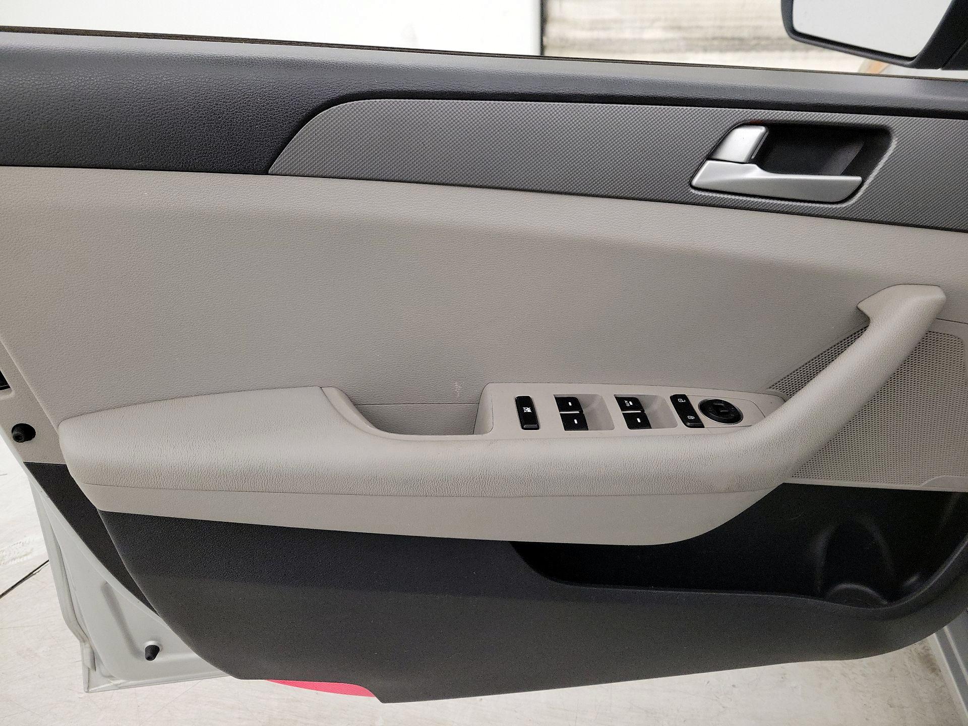 Thumbnail: 2015 Hyundai Sonata - 12