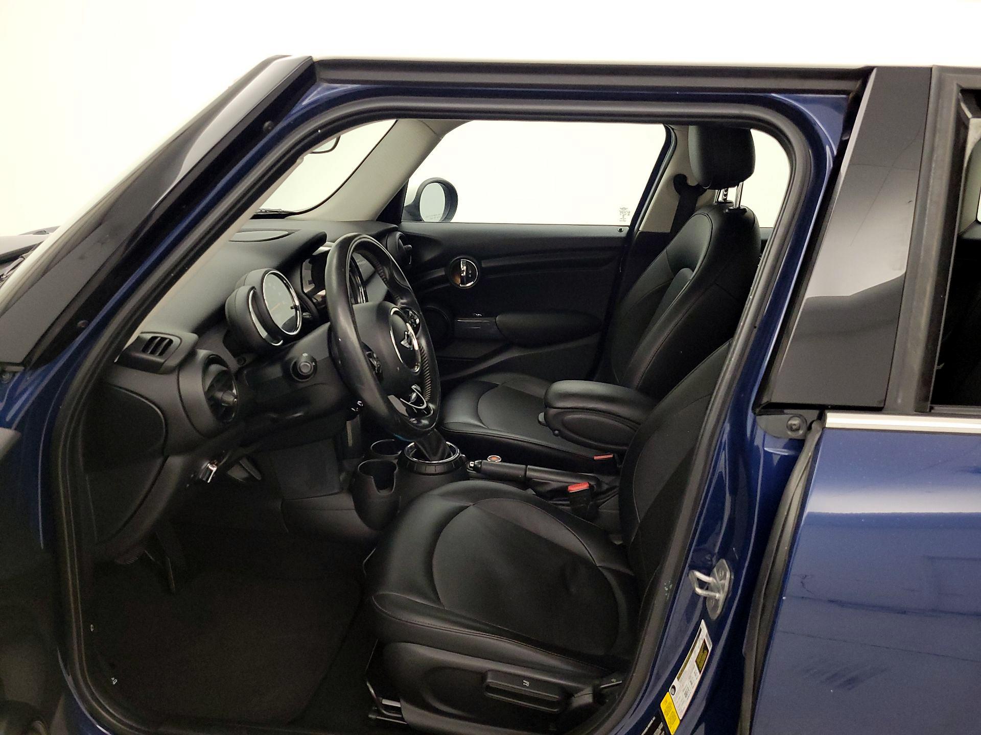 Thumbnail: 2016 MINI Cooper Hardtop - 11
