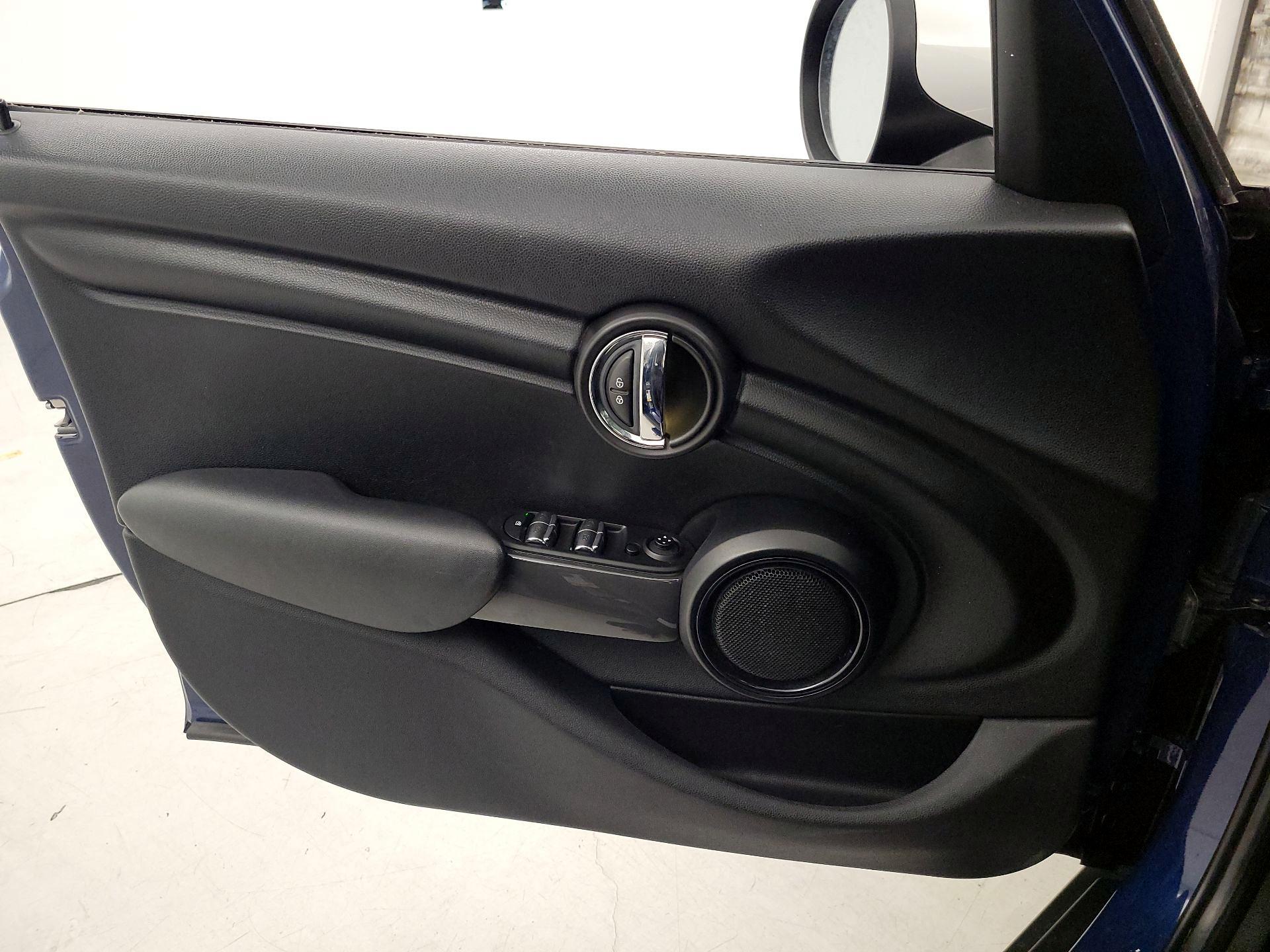 Thumbnail: 2016 MINI Cooper Hardtop - 12