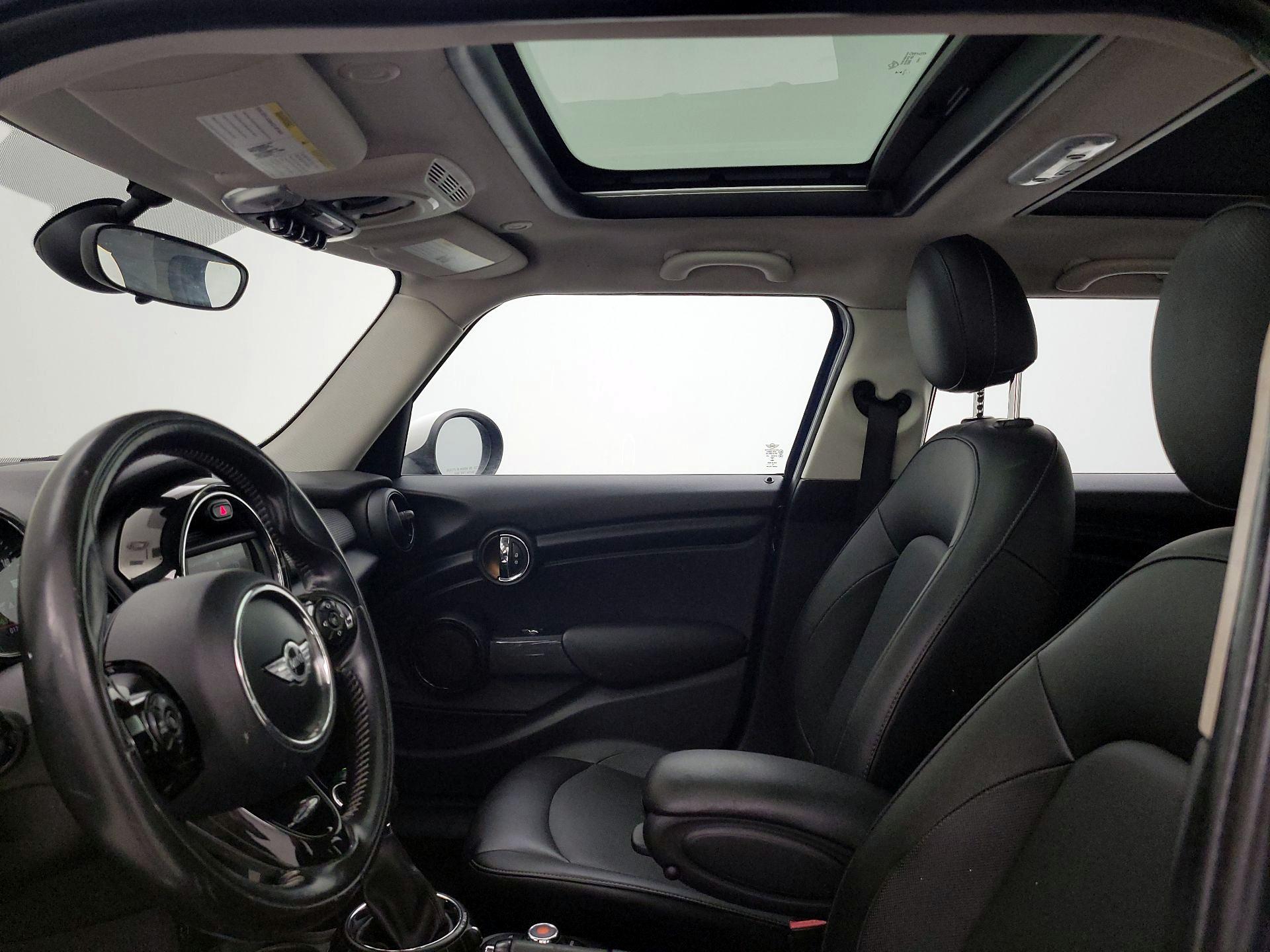 Thumbnail: 2016 MINI Cooper Hardtop - 18