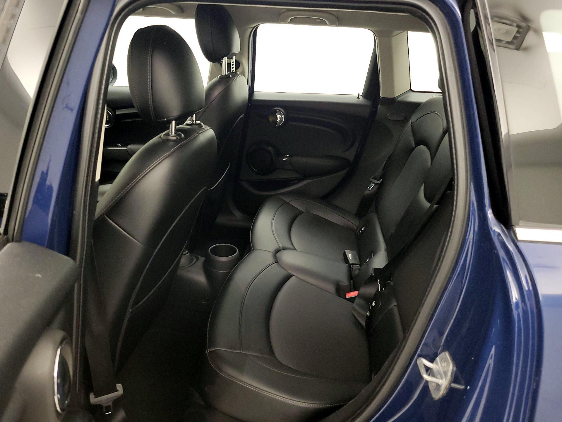 Thumbnail: 2016 MINI Cooper Hardtop - 19
