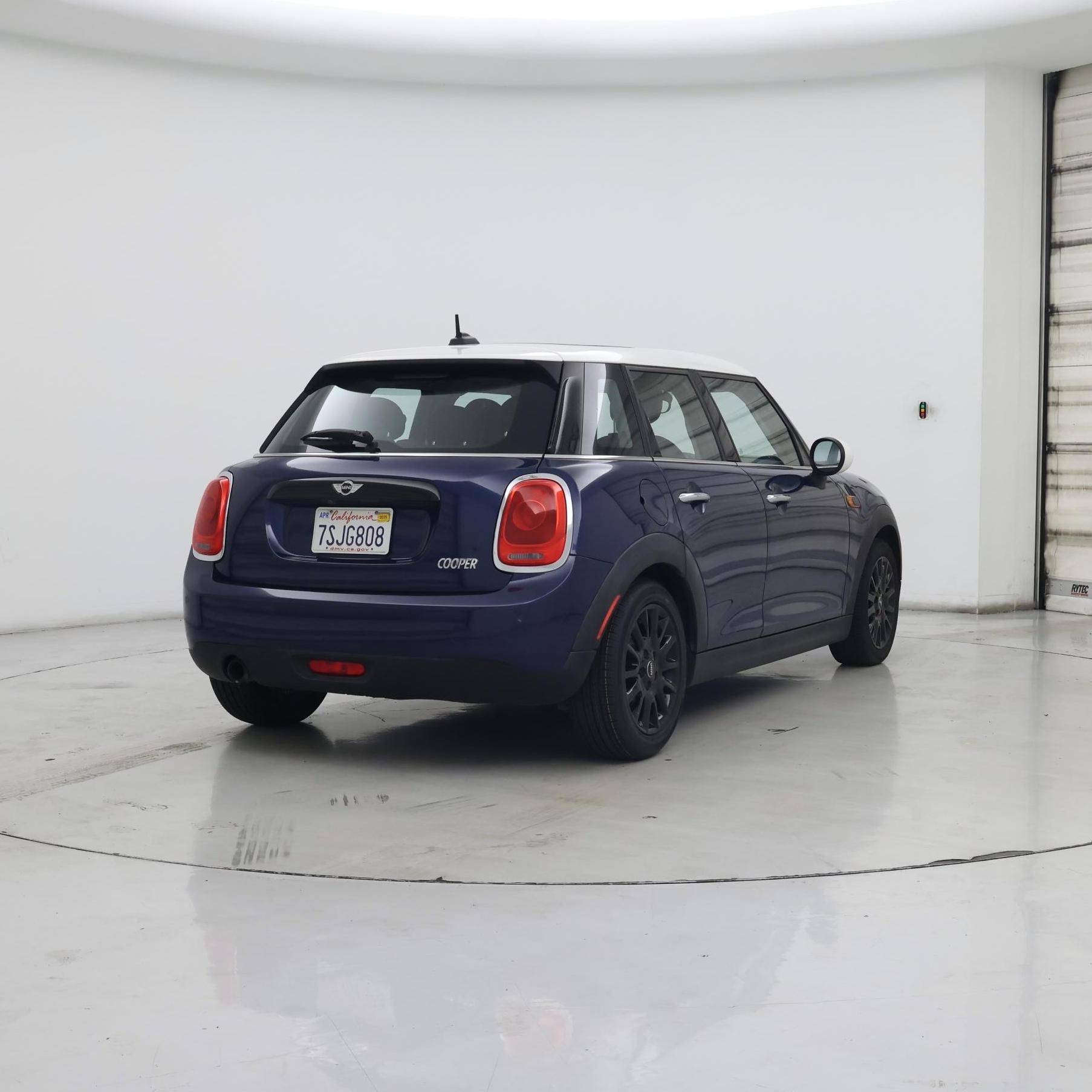 Thumbnail: 2016 MINI Cooper Hardtop - 8