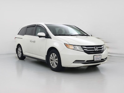 White 2016 Honda Odyssey SE