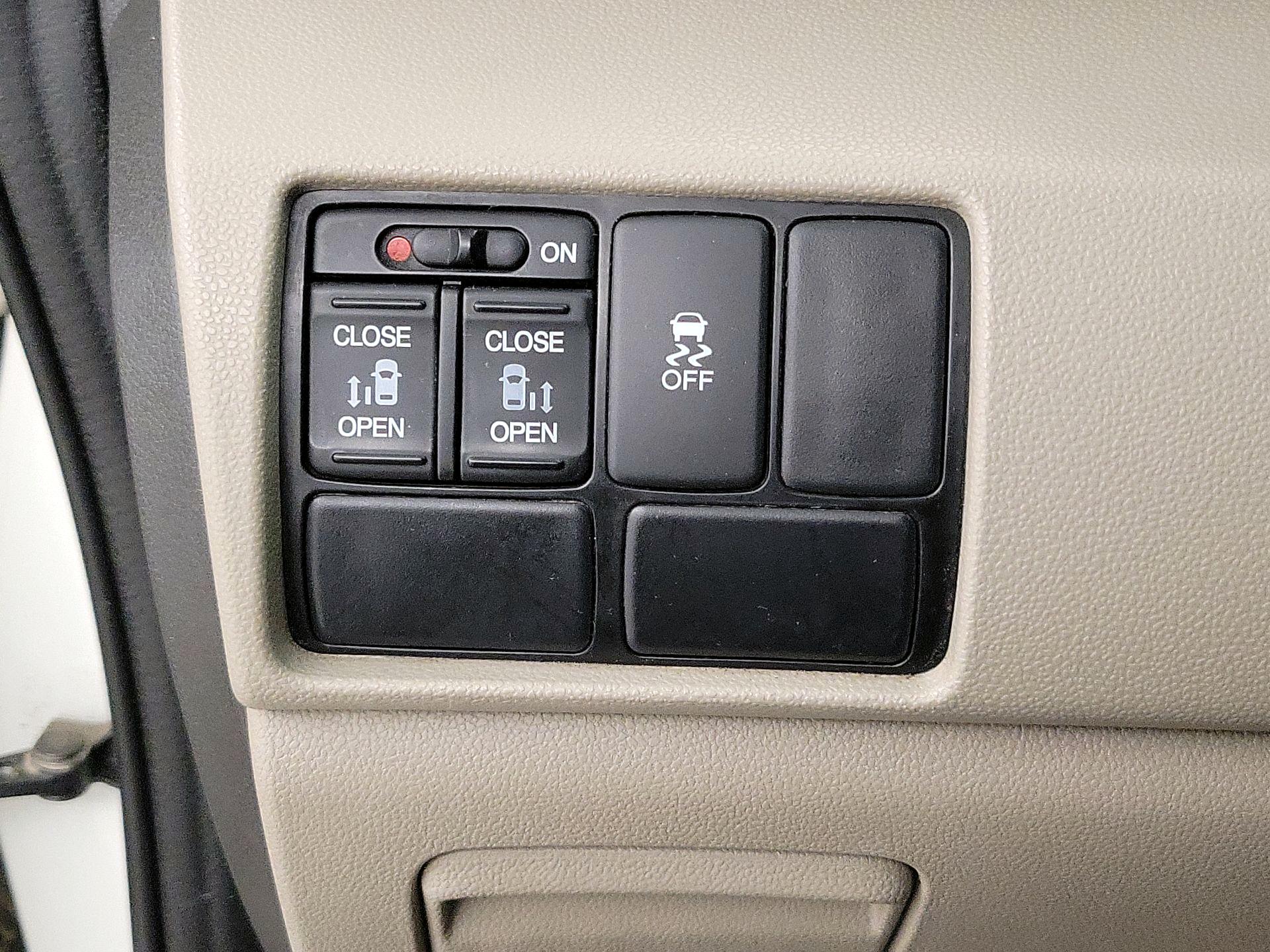 Thumbnail: 2016 Honda Odyssey - 13