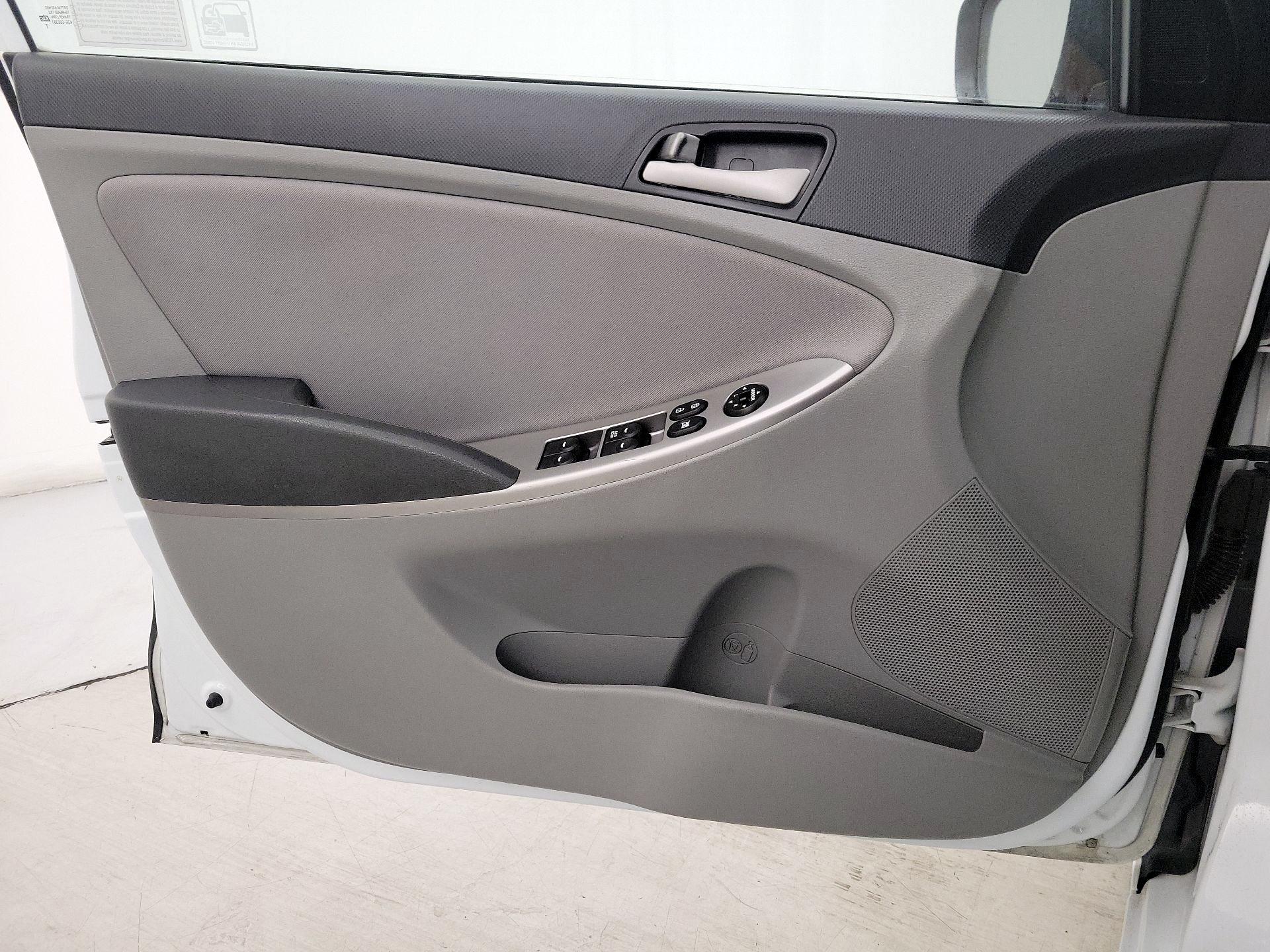 Thumbnail: 2016 Hyundai Accent - 12