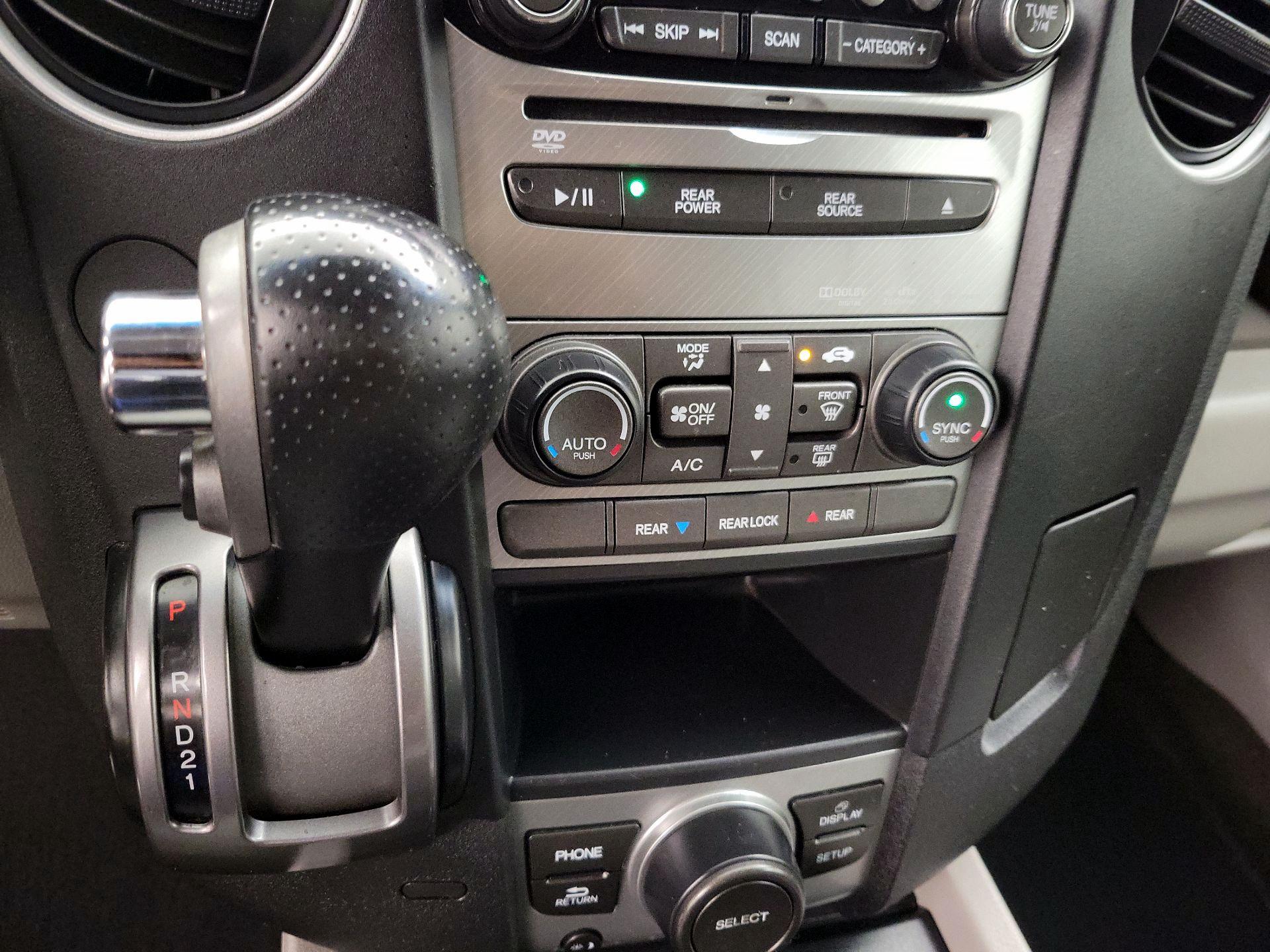 Thumbnail: 2015 Honda Pilot - 17