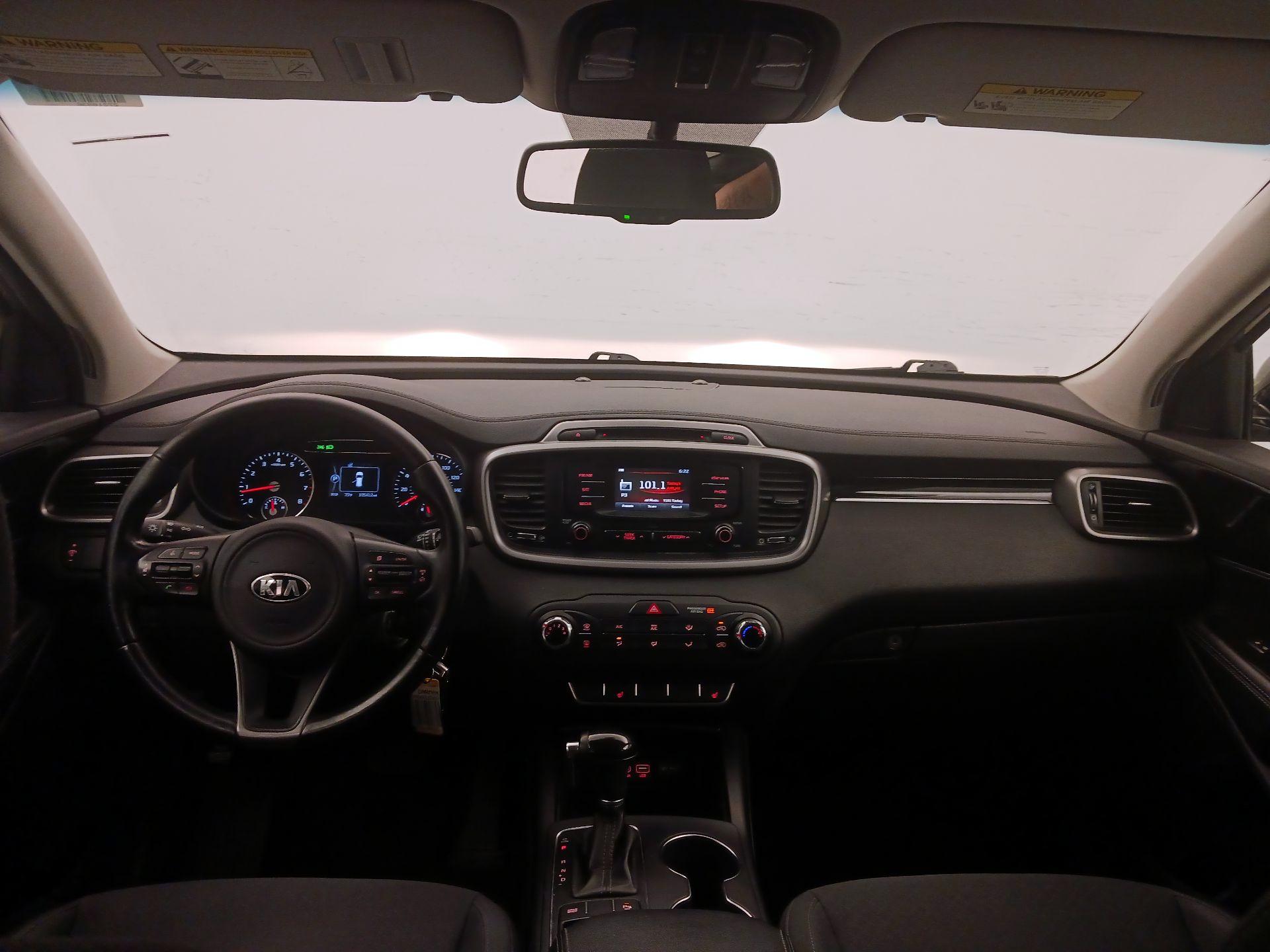 Thumbnail: 2016 Kia Sorento - 9