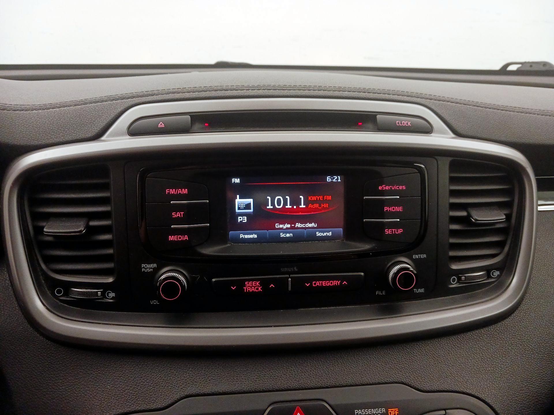 Thumbnail: 2016 Kia Sorento - 15
