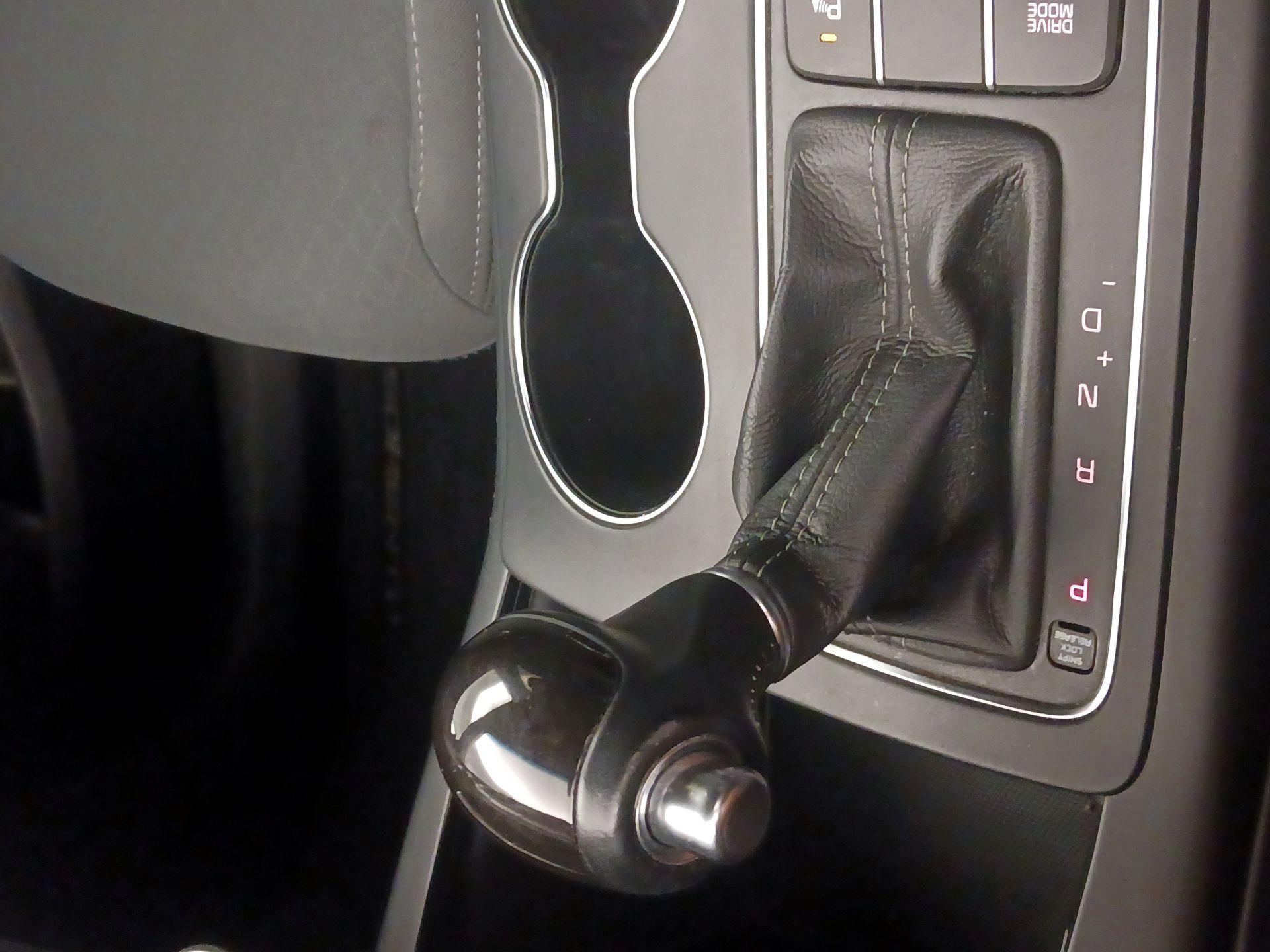 Thumbnail: 2016 Kia Sorento - 17