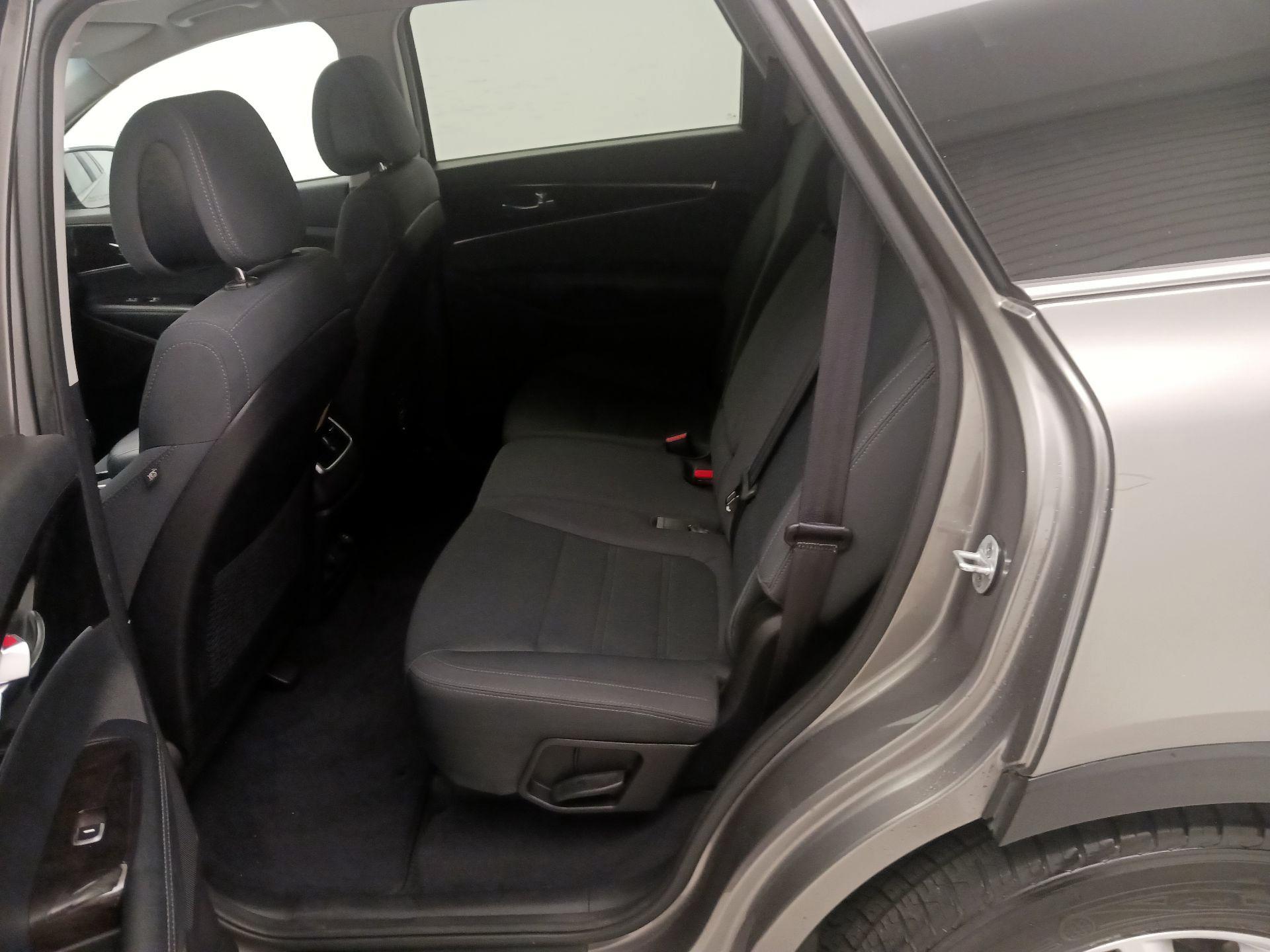 Thumbnail: 2016 Kia Sorento - 19