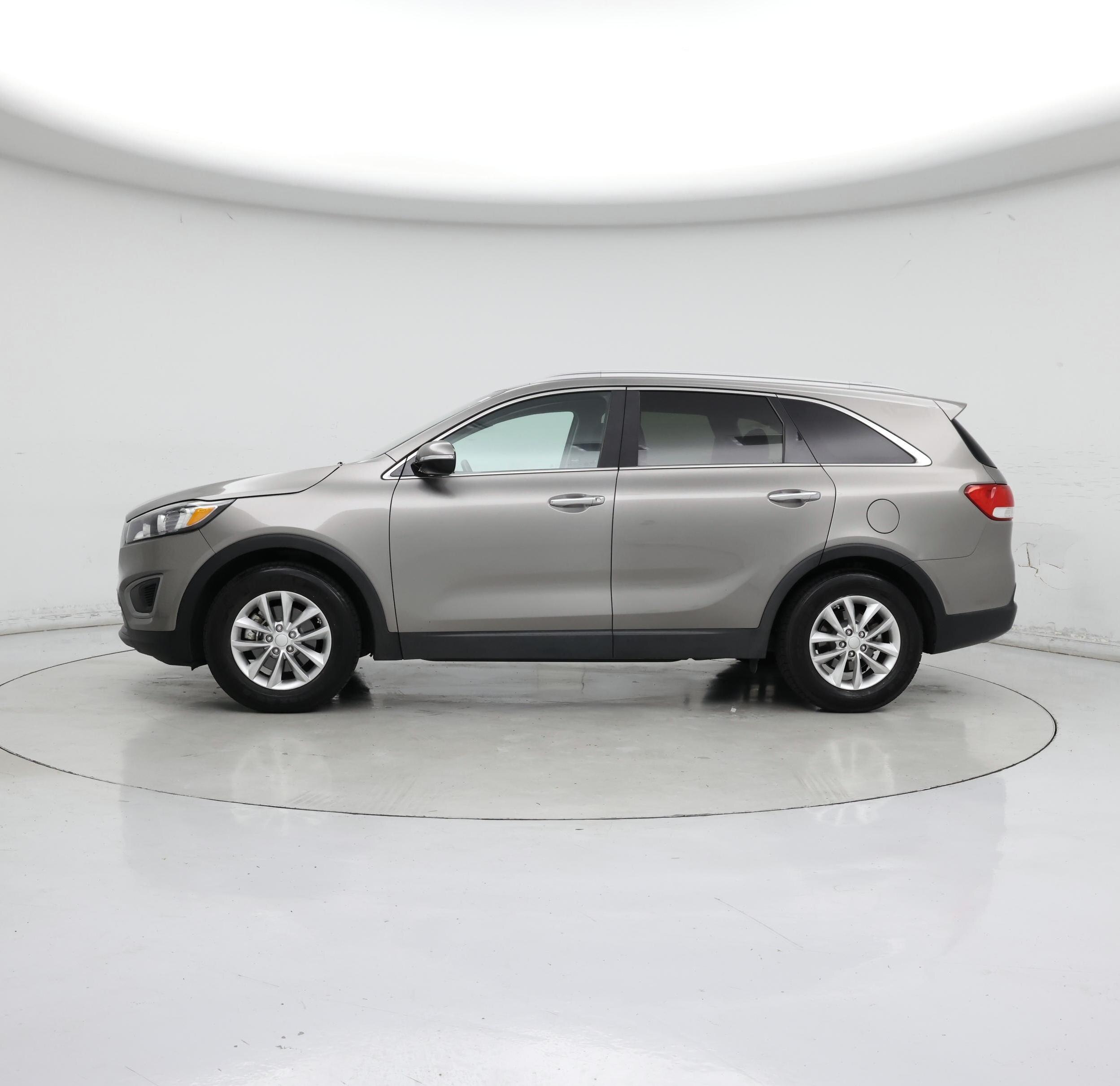 Thumbnail: 2016 Kia Sorento - 3