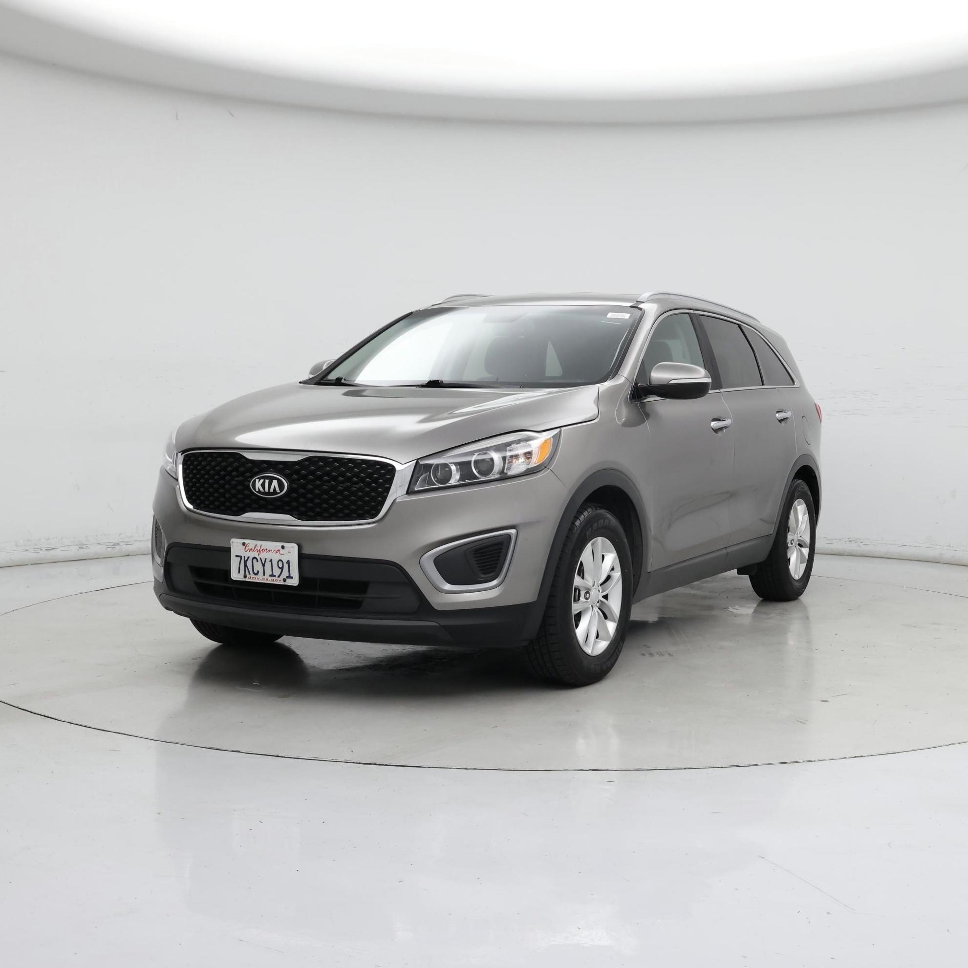 Thumbnail: 2016 Kia Sorento - 4
