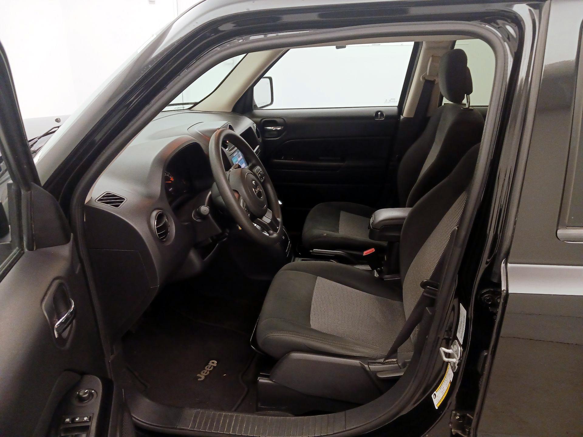 Thumbnail: 2016 Jeep Patriot - 11
