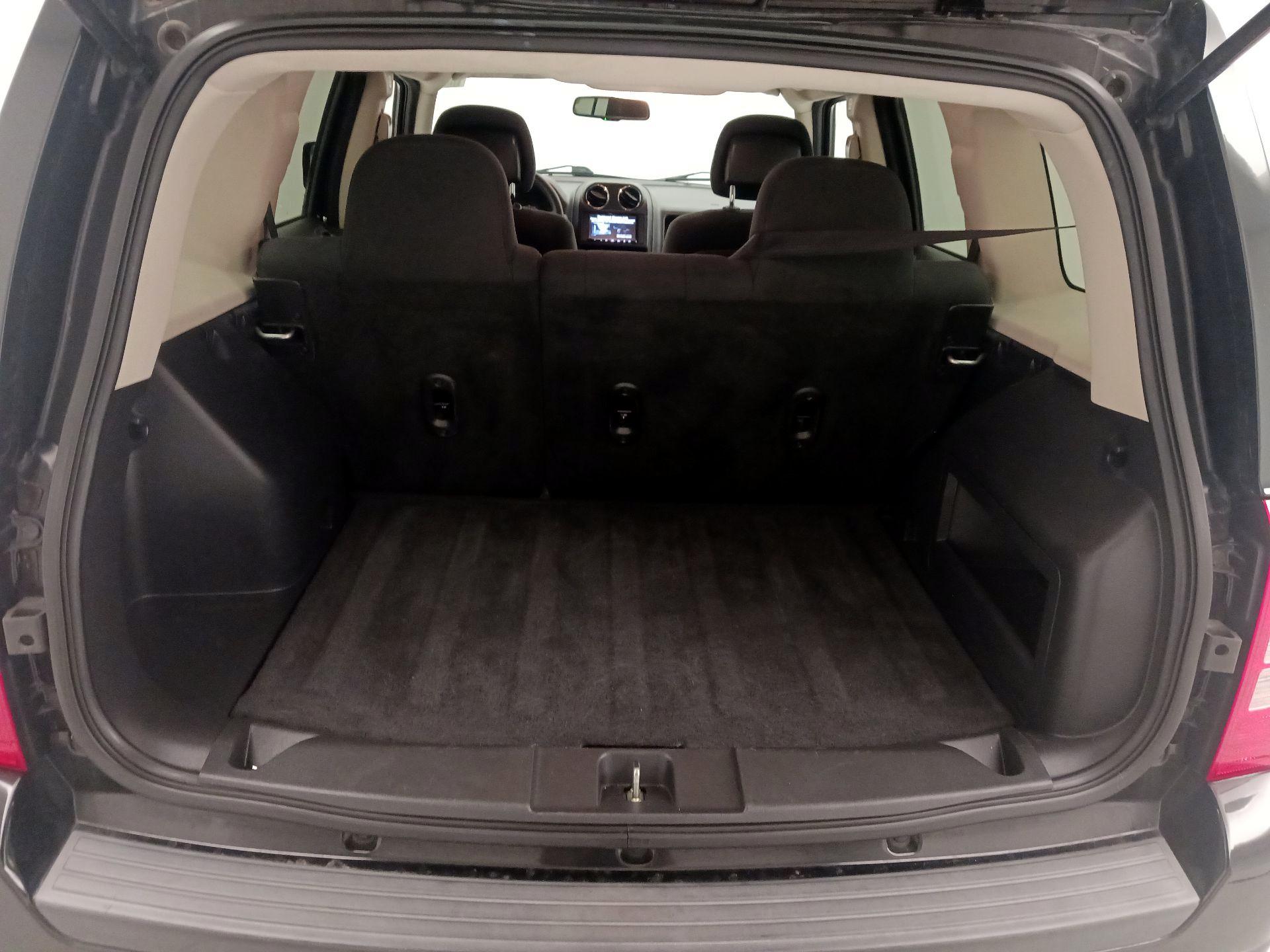 Thumbnail: 2016 Jeep Patriot - 17