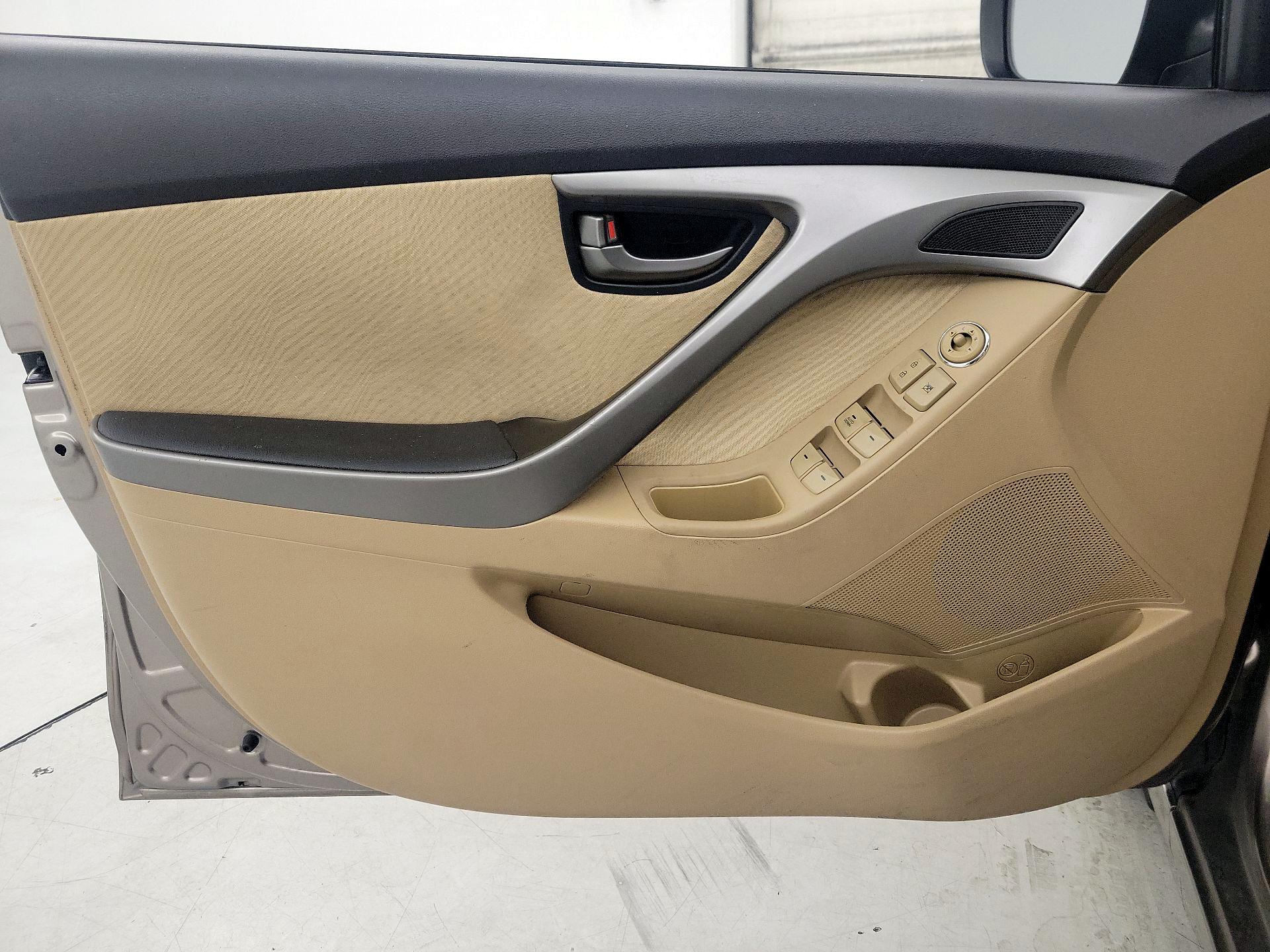 Thumbnail: 2013 Hyundai Elantra - 12