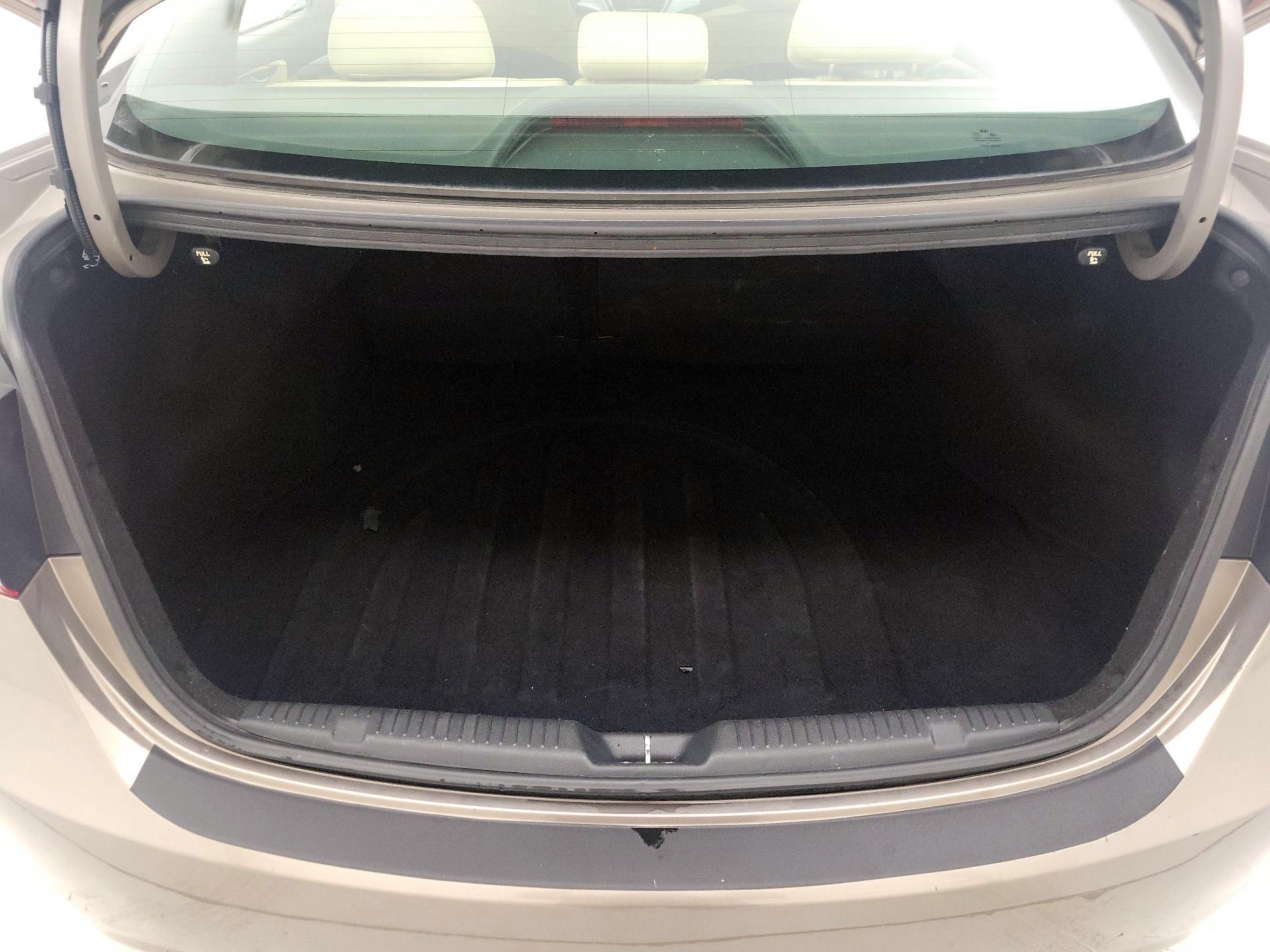 Thumbnail: 2013 Hyundai Elantra - 19