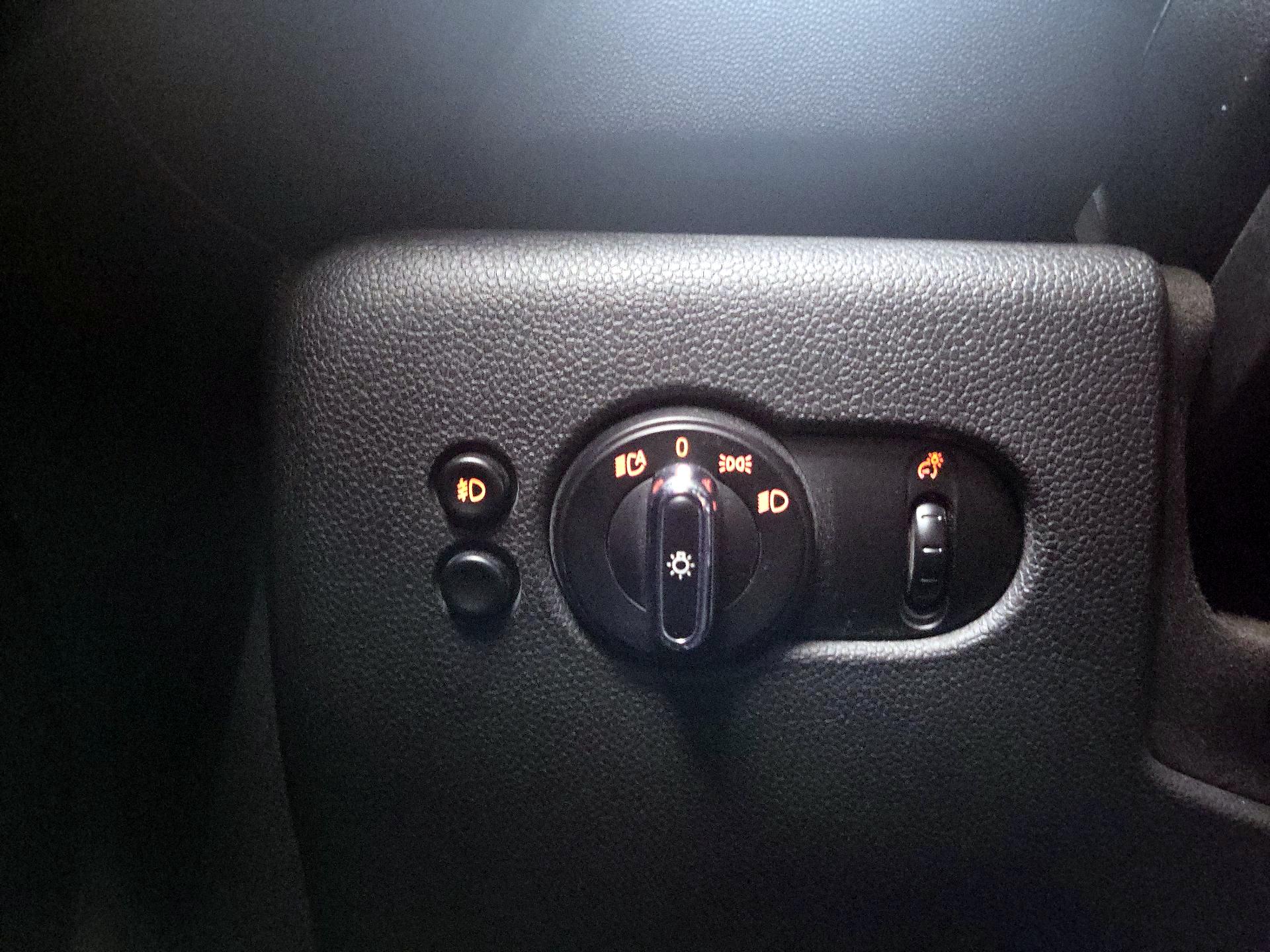 Thumbnail: 2015 MINI Cooper Hardtop - 13