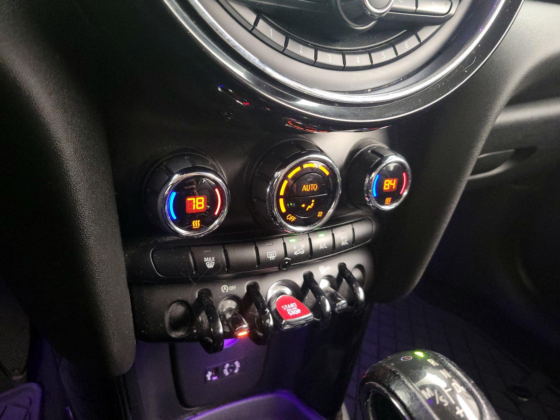 Thumbnail: 2015 MINI Cooper Hardtop - 17