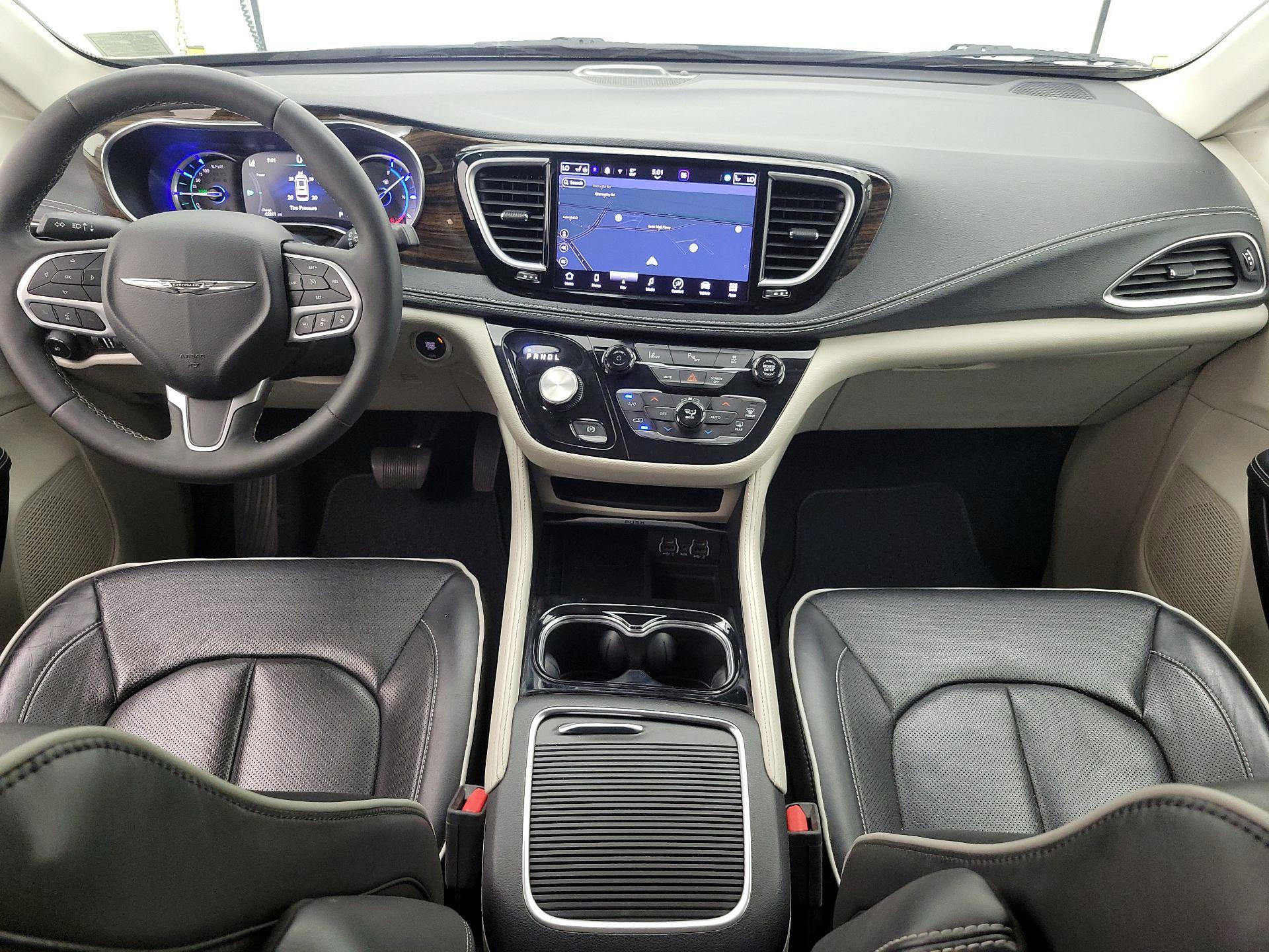 Thumbnail: 2023 Chrysler Pacifica - 9