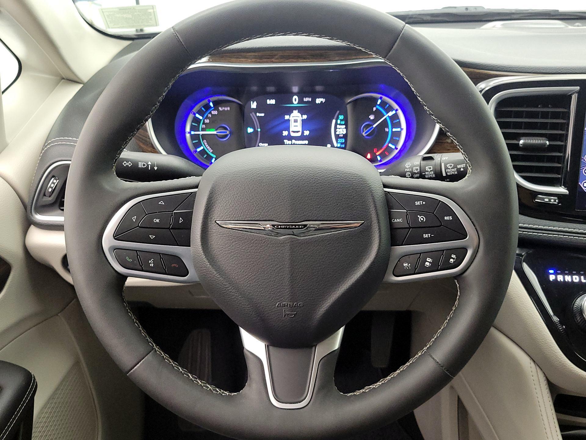 Thumbnail: 2023 Chrysler Pacifica - 10