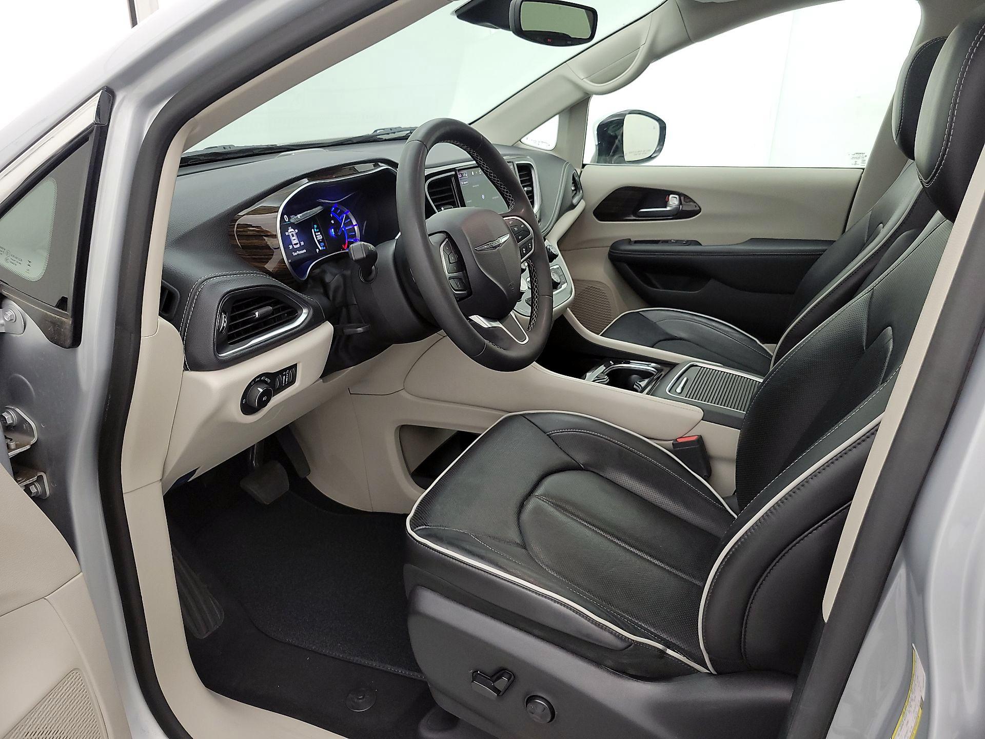 Thumbnail: 2023 Chrysler Pacifica - 11