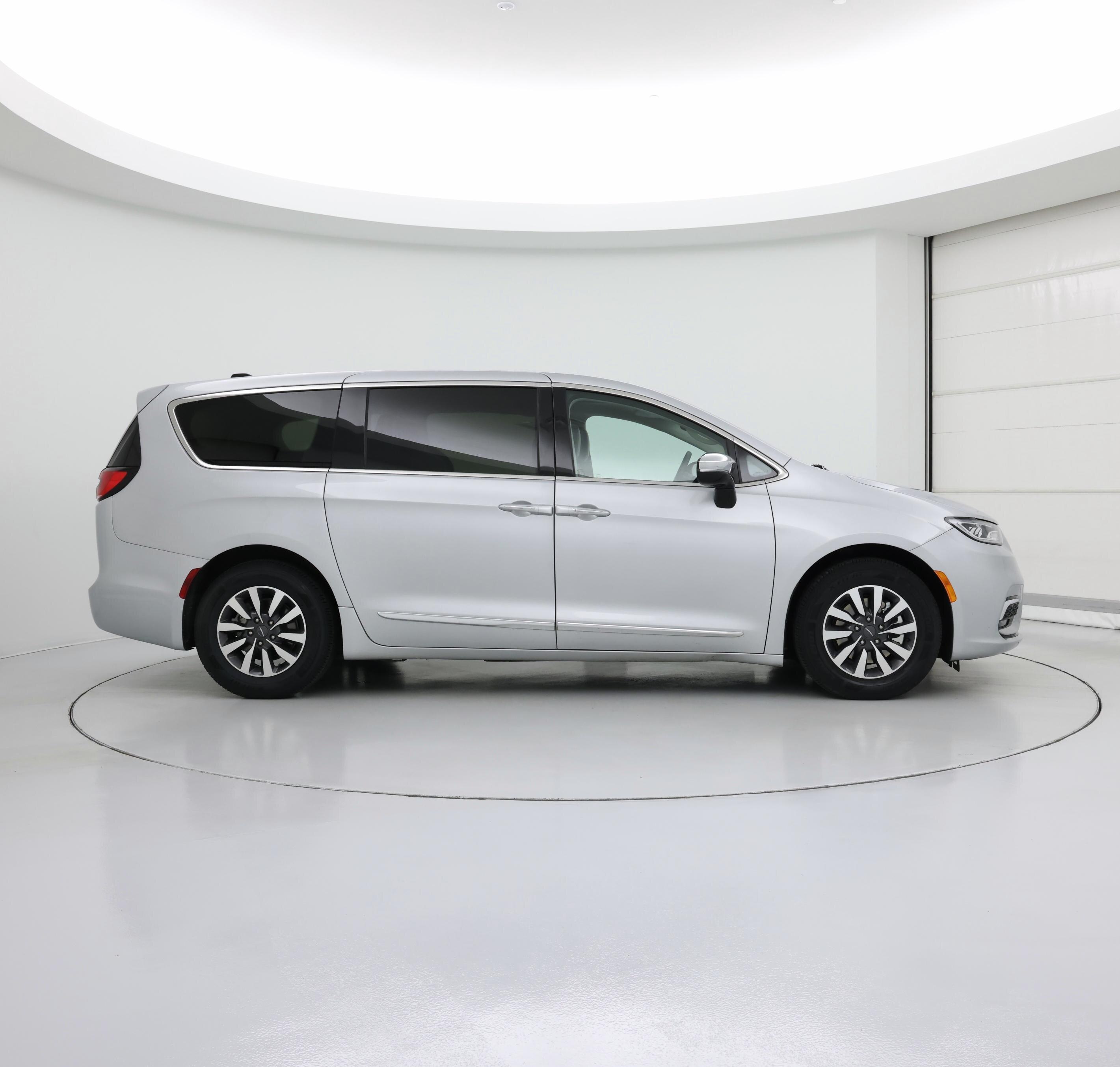 Thumbnail: 2023 Chrysler Pacifica - 7