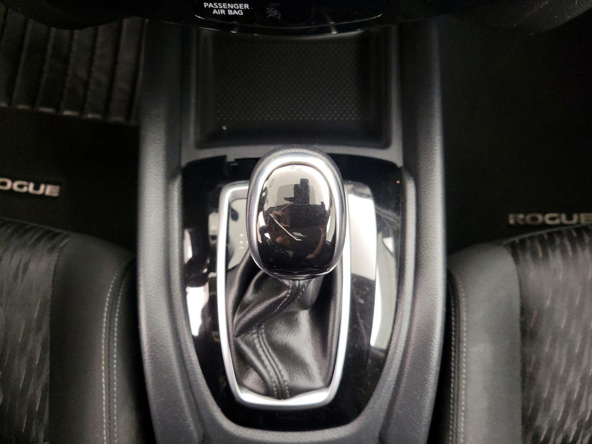 Thumbnail: 2019 Nissan Rogue - 17