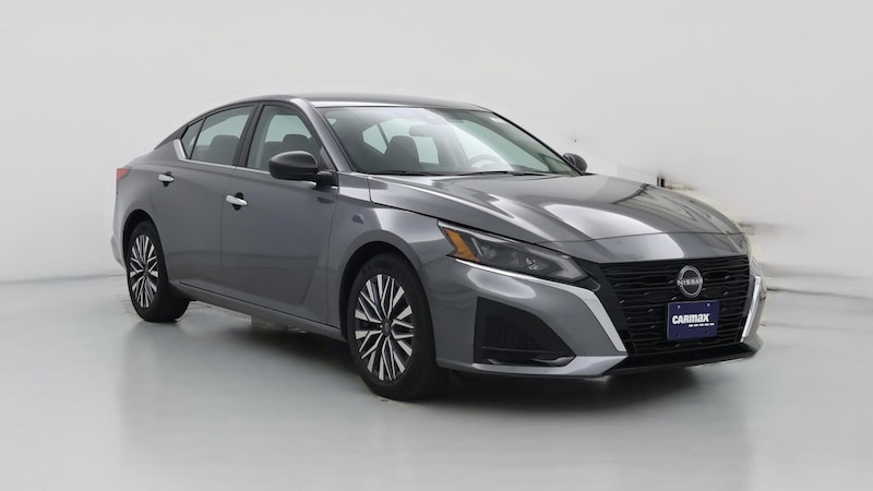 2024 Nissan Altima SV Hero Image