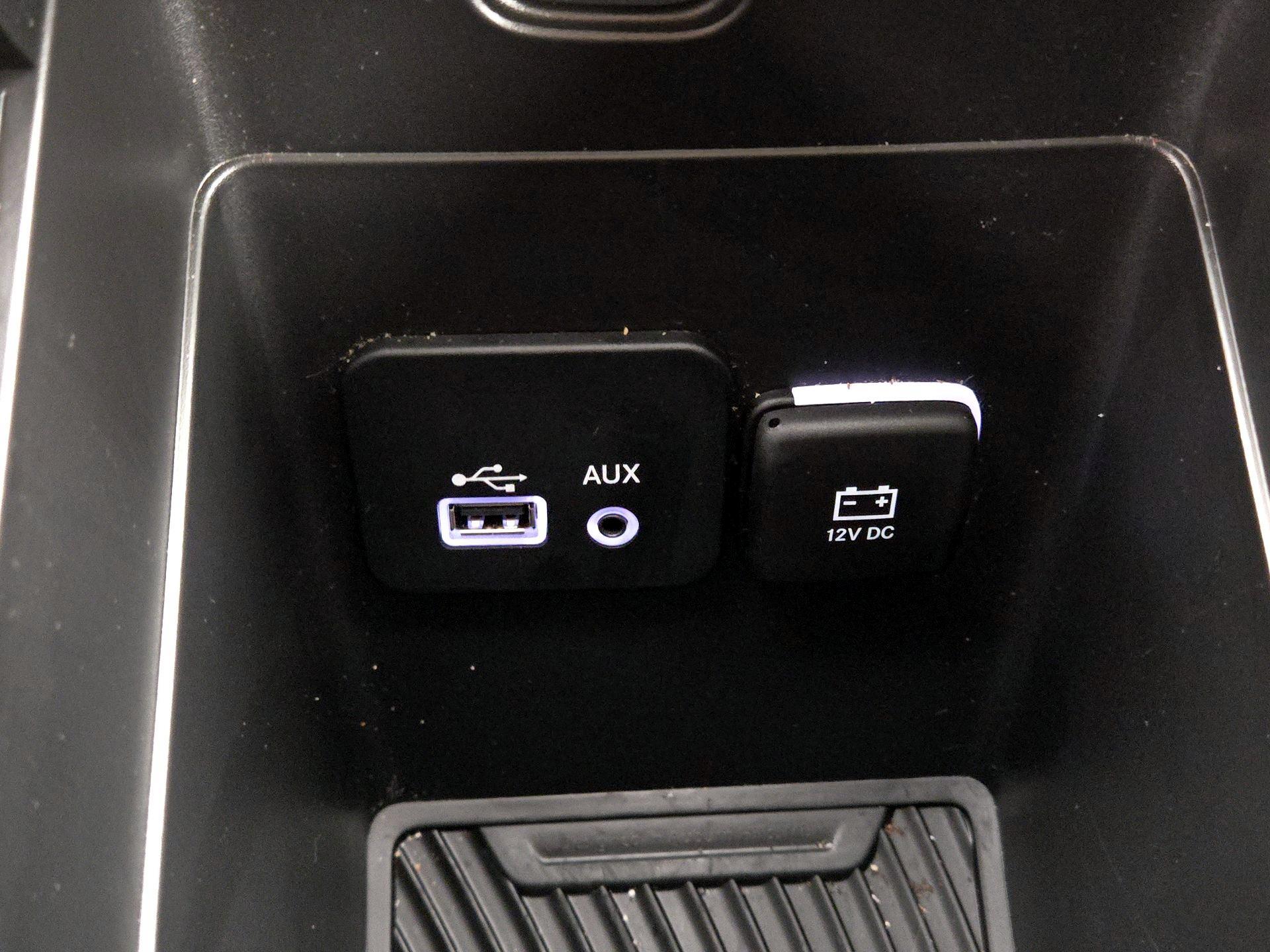 Thumbnail: 2015 Chrysler 200 - 19