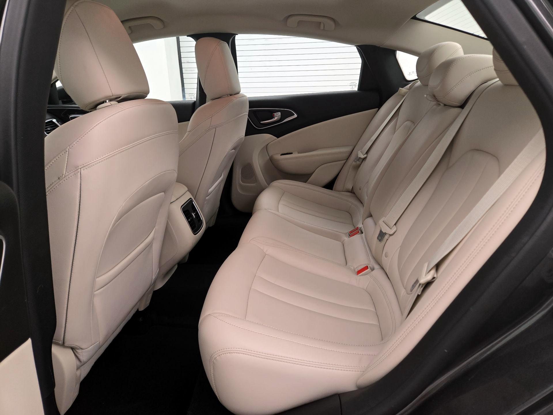 Thumbnail: 2015 Chrysler 200 - 20