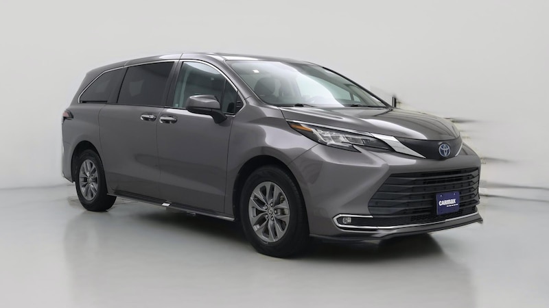2022 Toyota Sienna XLE Hero Image