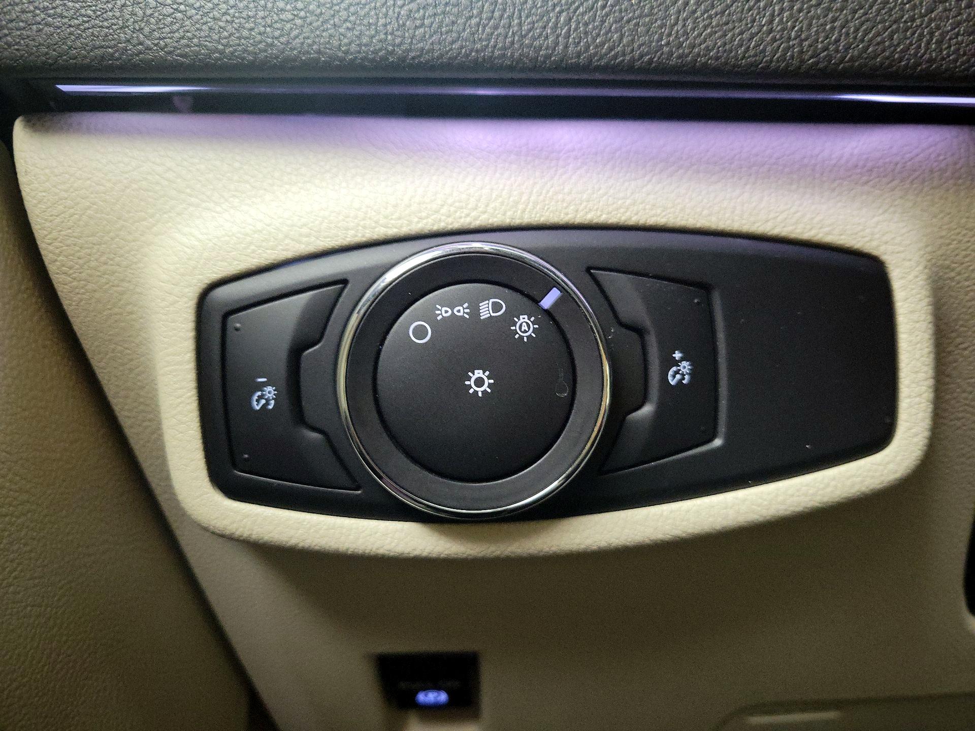 Thumbnail: 2015 Lincoln MKC - 13