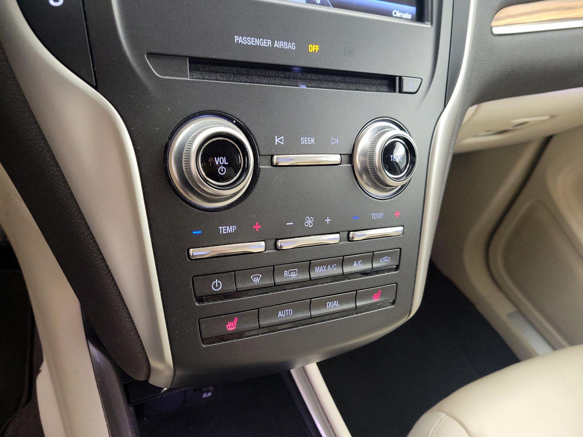 Thumbnail: 2015 Lincoln MKC - 17