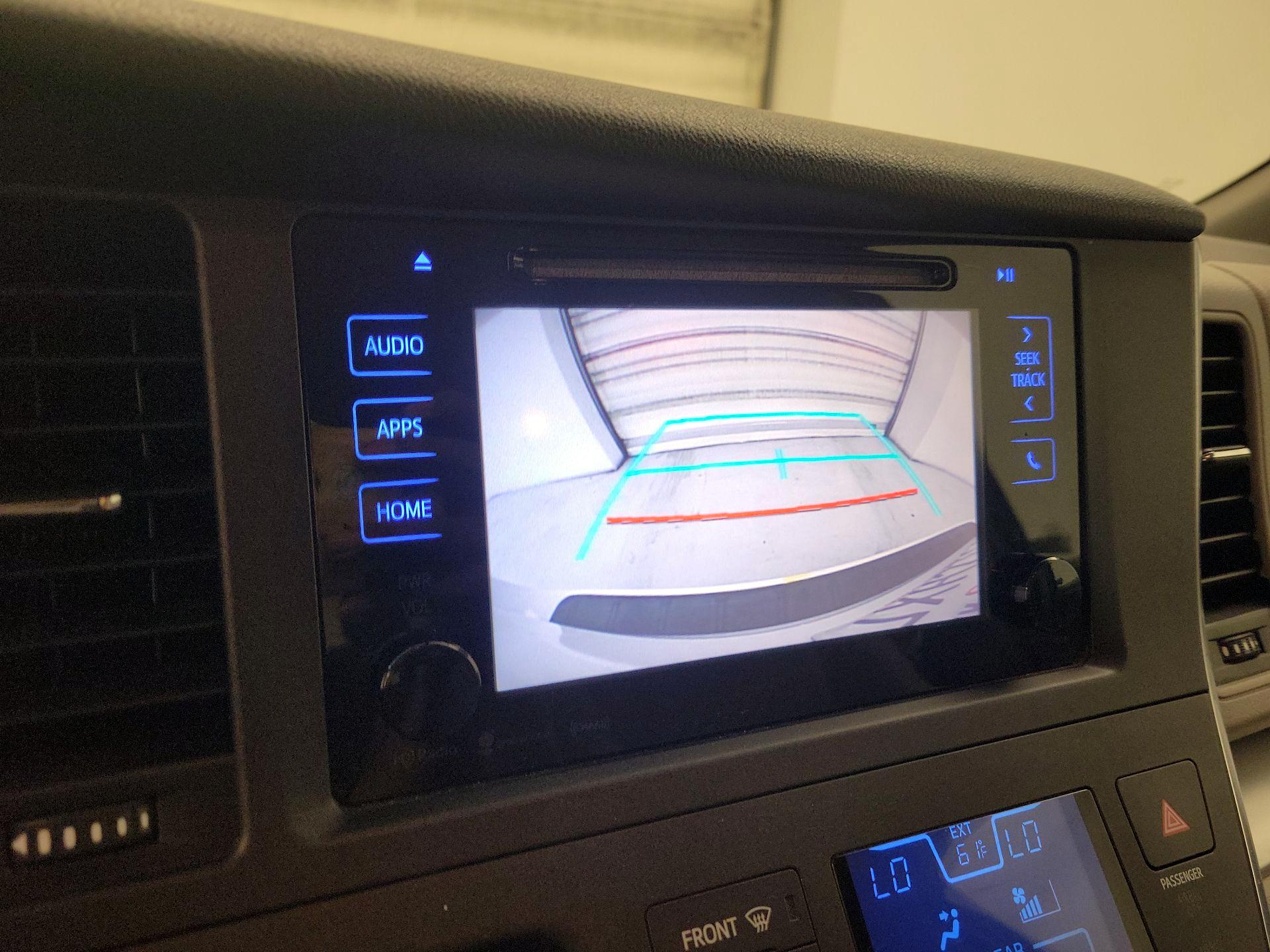 Thumbnail: 2017 Toyota Sienna - 14