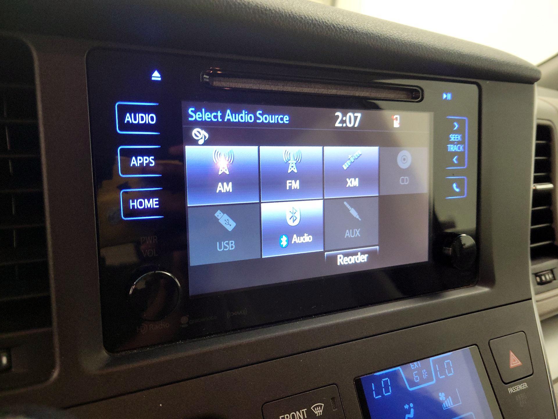 Thumbnail: 2017 Toyota Sienna - 15