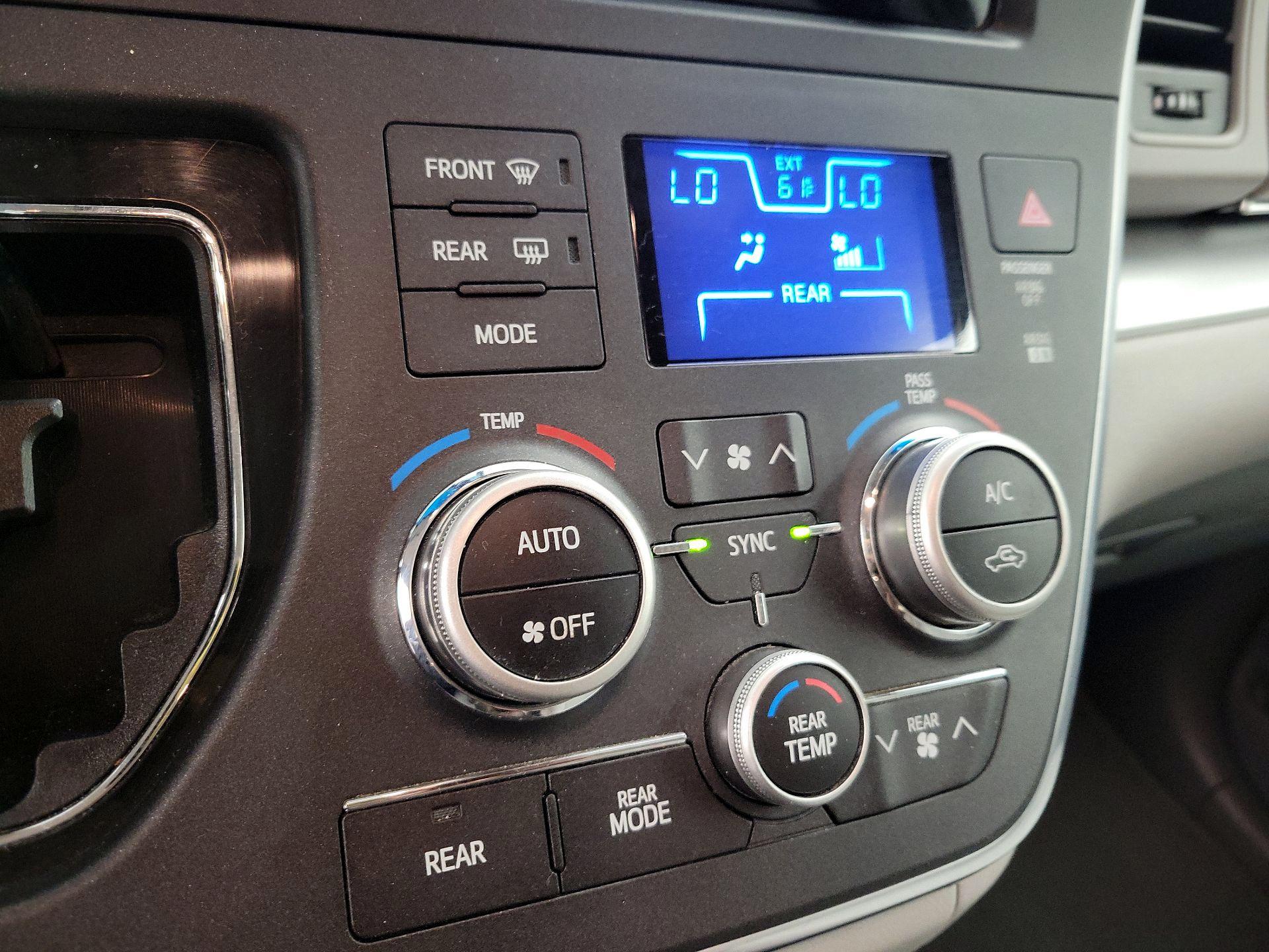 Thumbnail: 2017 Toyota Sienna - 16